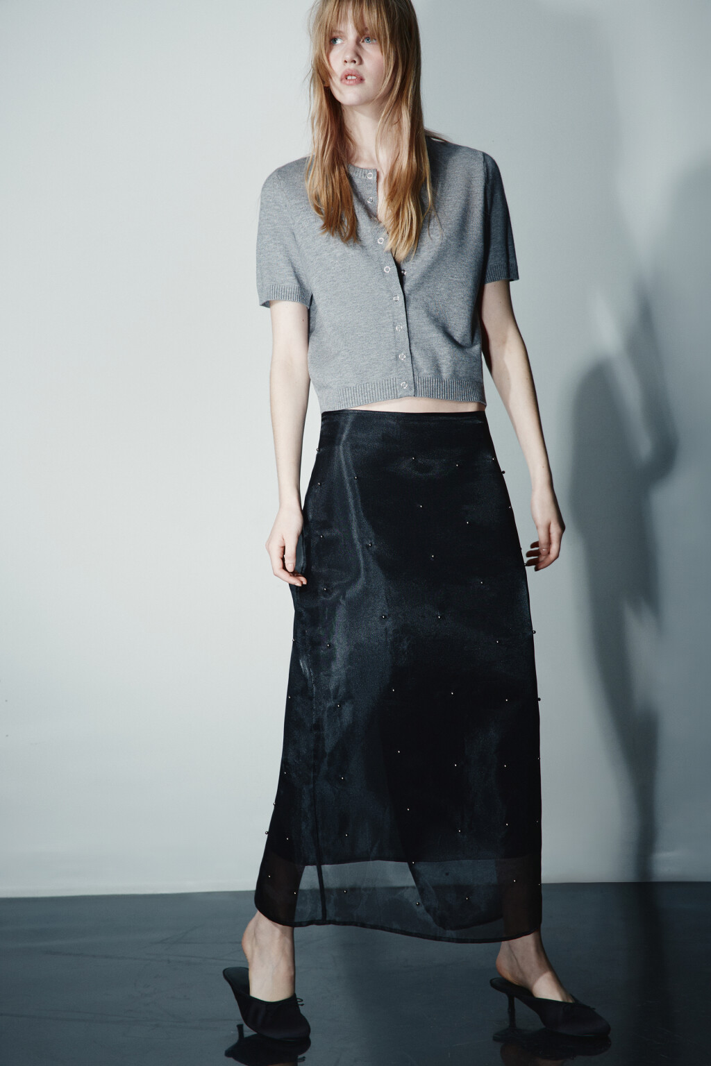 Юбка макси с вырезом и бусинами - цвет черный - 2