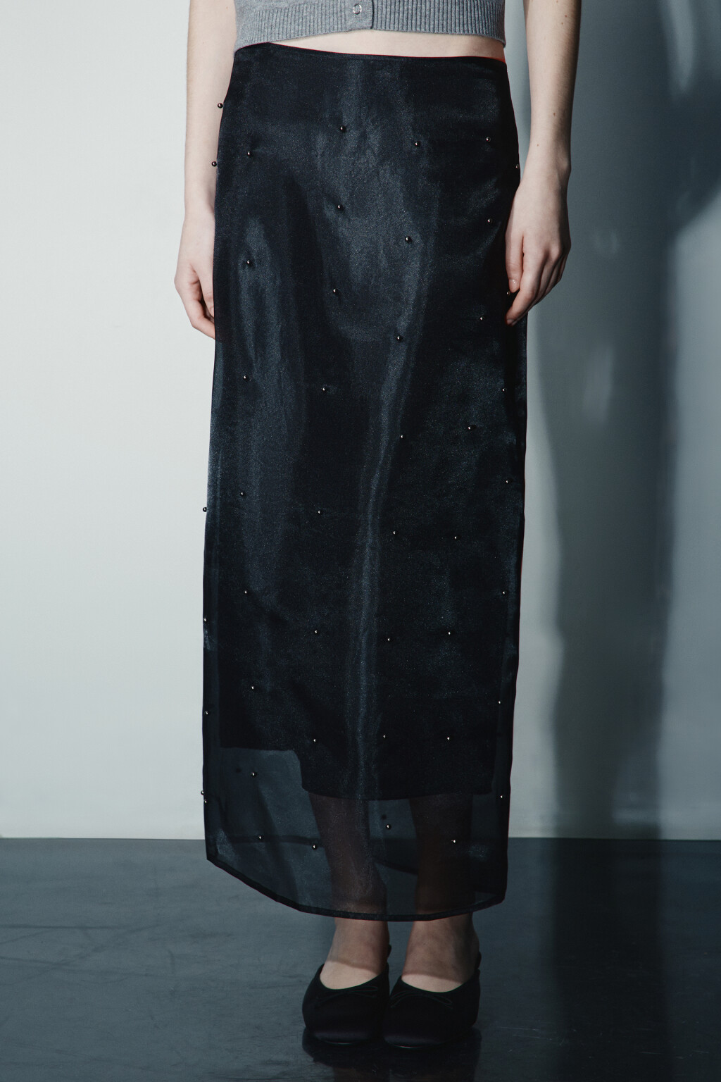 Юбка макси с вырезом и бусинами - цвет черный - 3