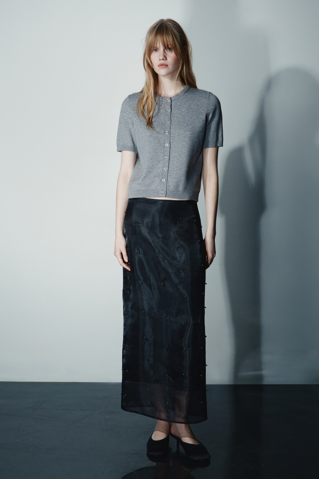 Юбка макси с вырезом и бусинами - цвет черный - 5