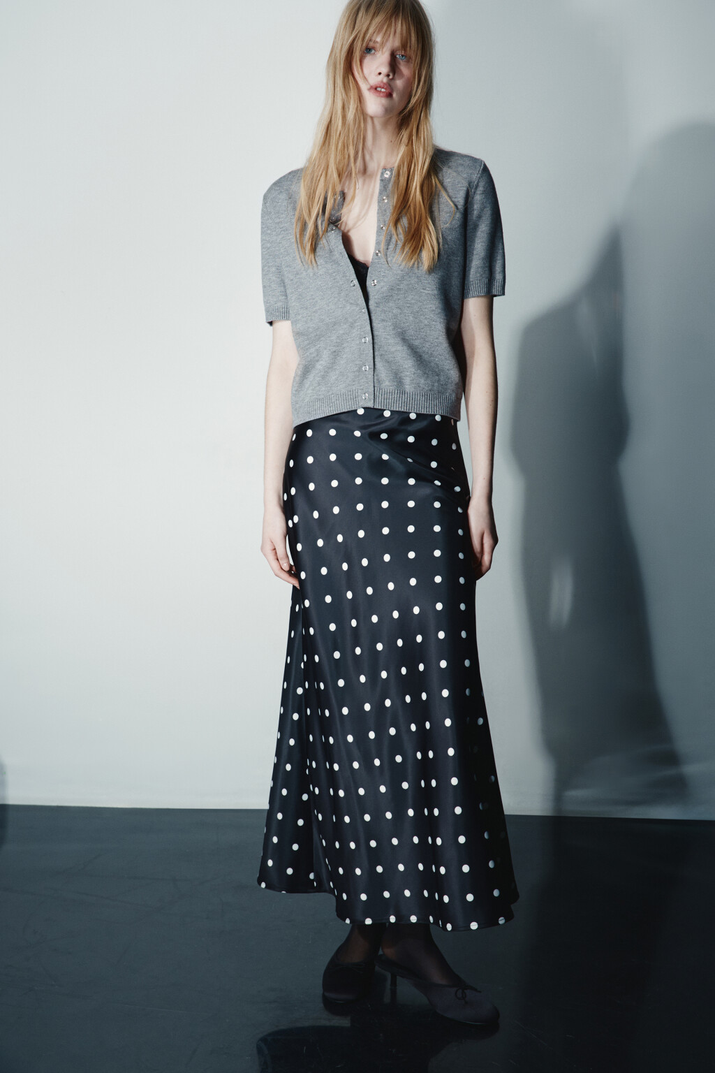 Юбка-годе макси атласная в горошек - цвет черный - 3