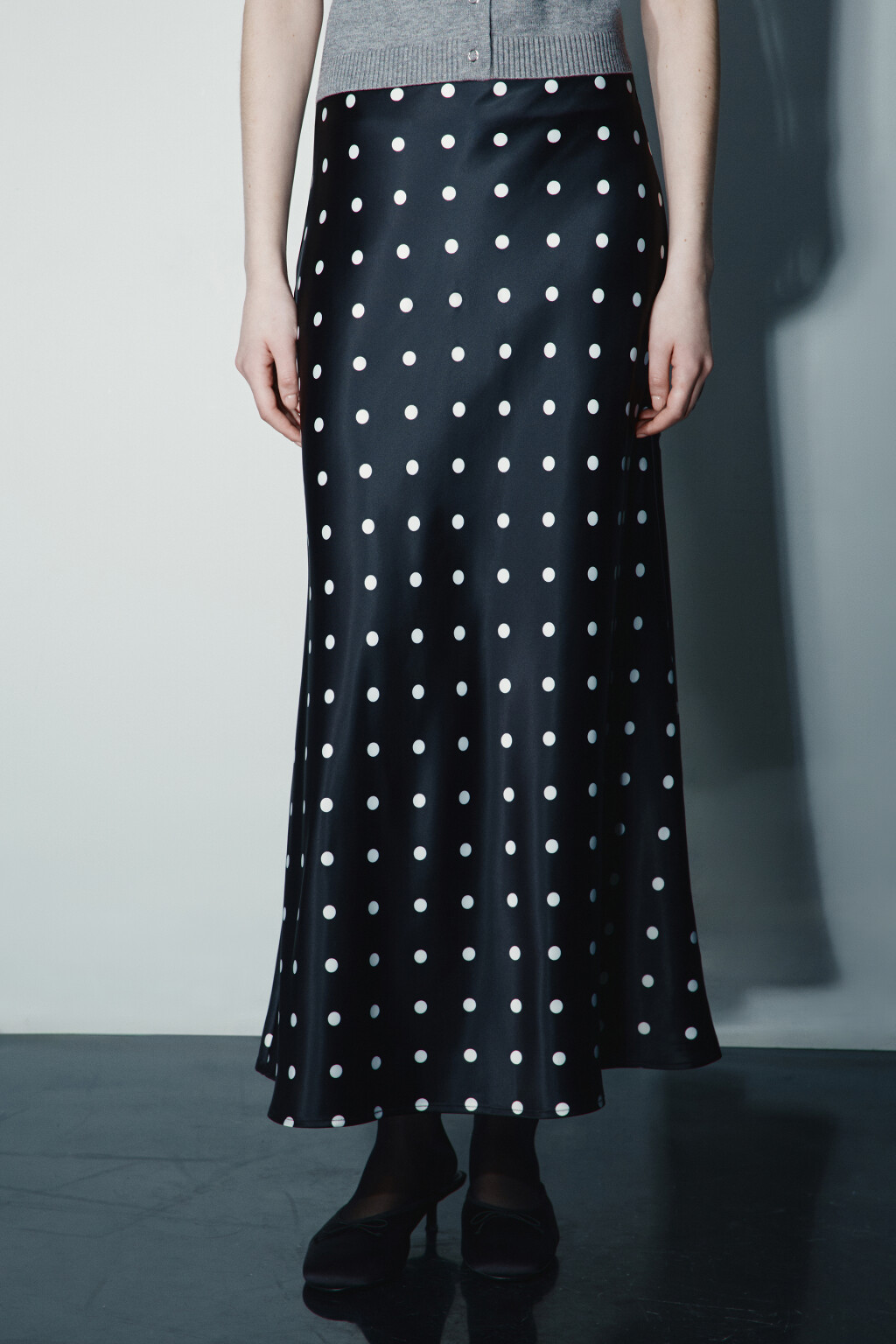 Юбка-годе макси атласная в горошек - цвет черный - 4
