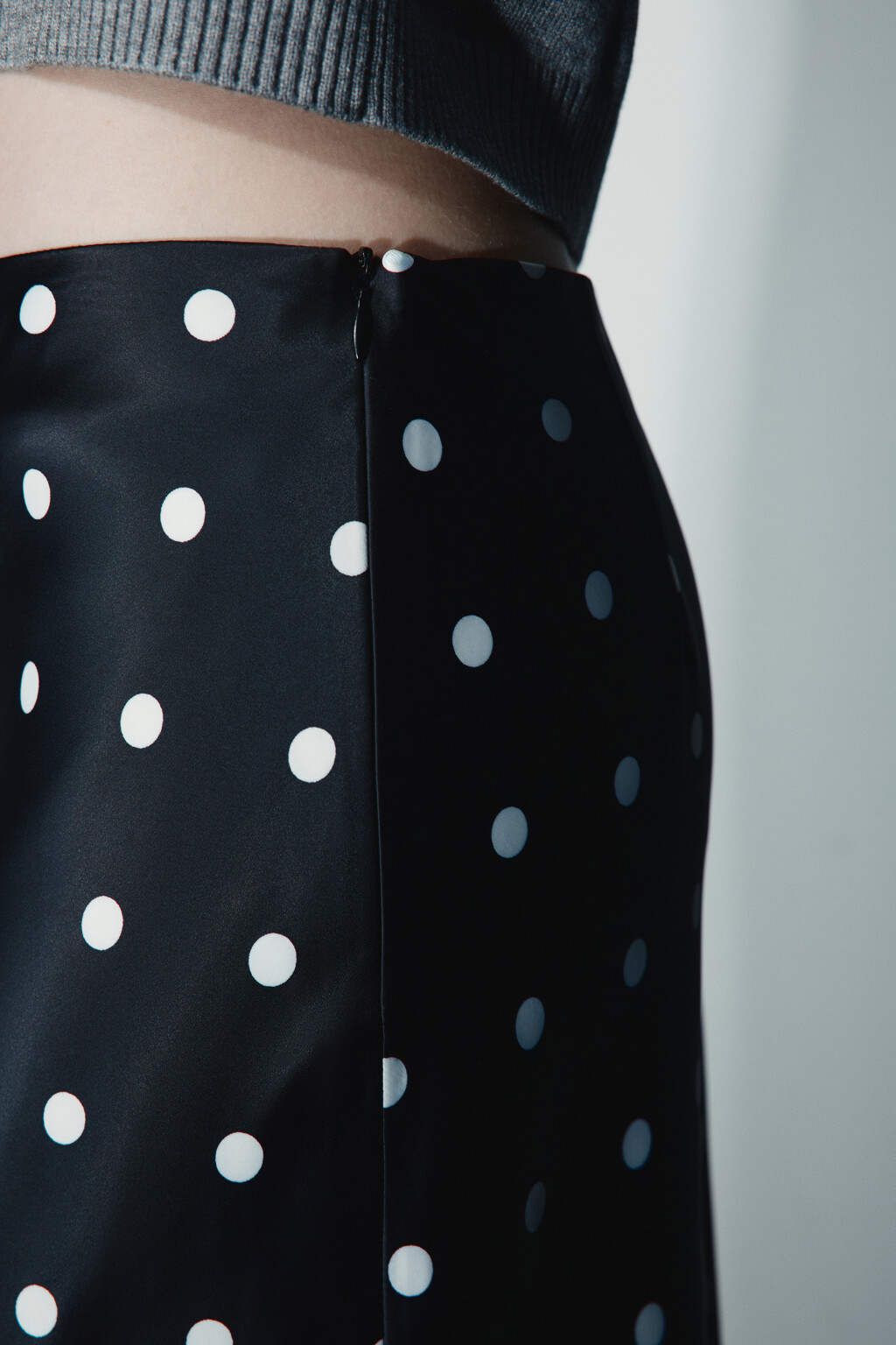 Юбка-годе макси атласная в горошек - цвет черный - 7
