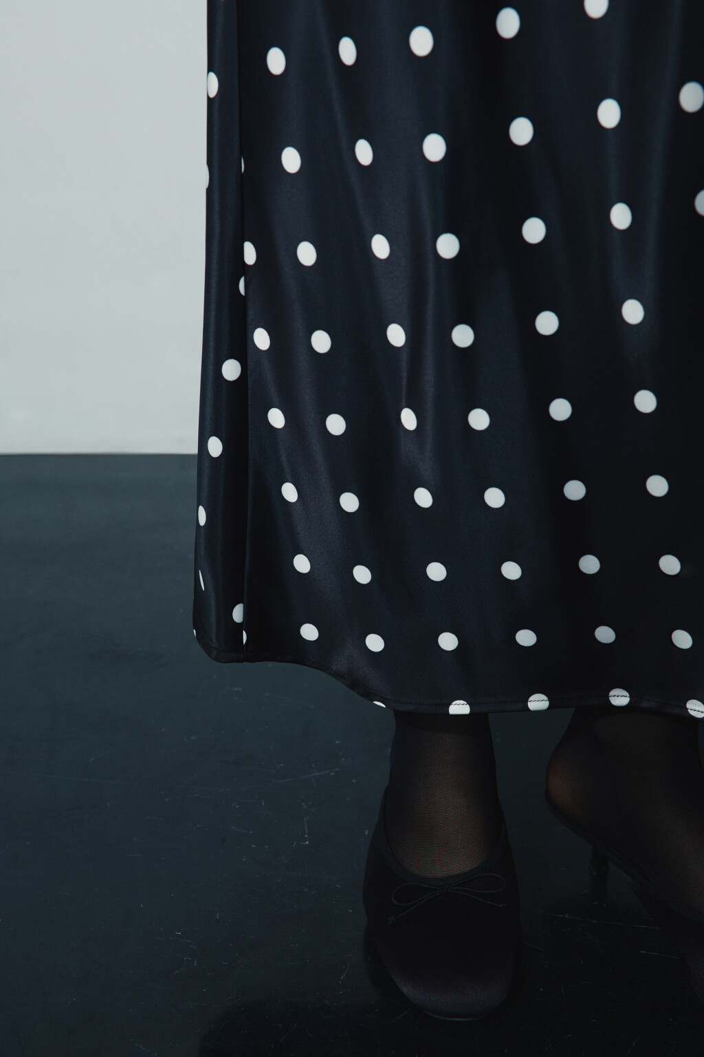 Юбка-годе макси атласная в горошек - цвет черный - 8