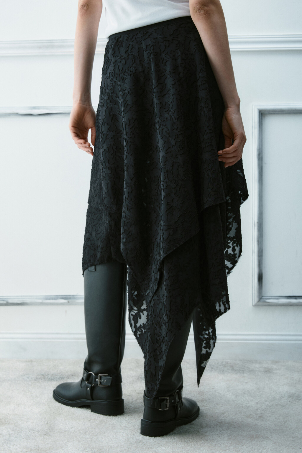 Юбка миди асимметричная с кружевом - цвет черный - 3