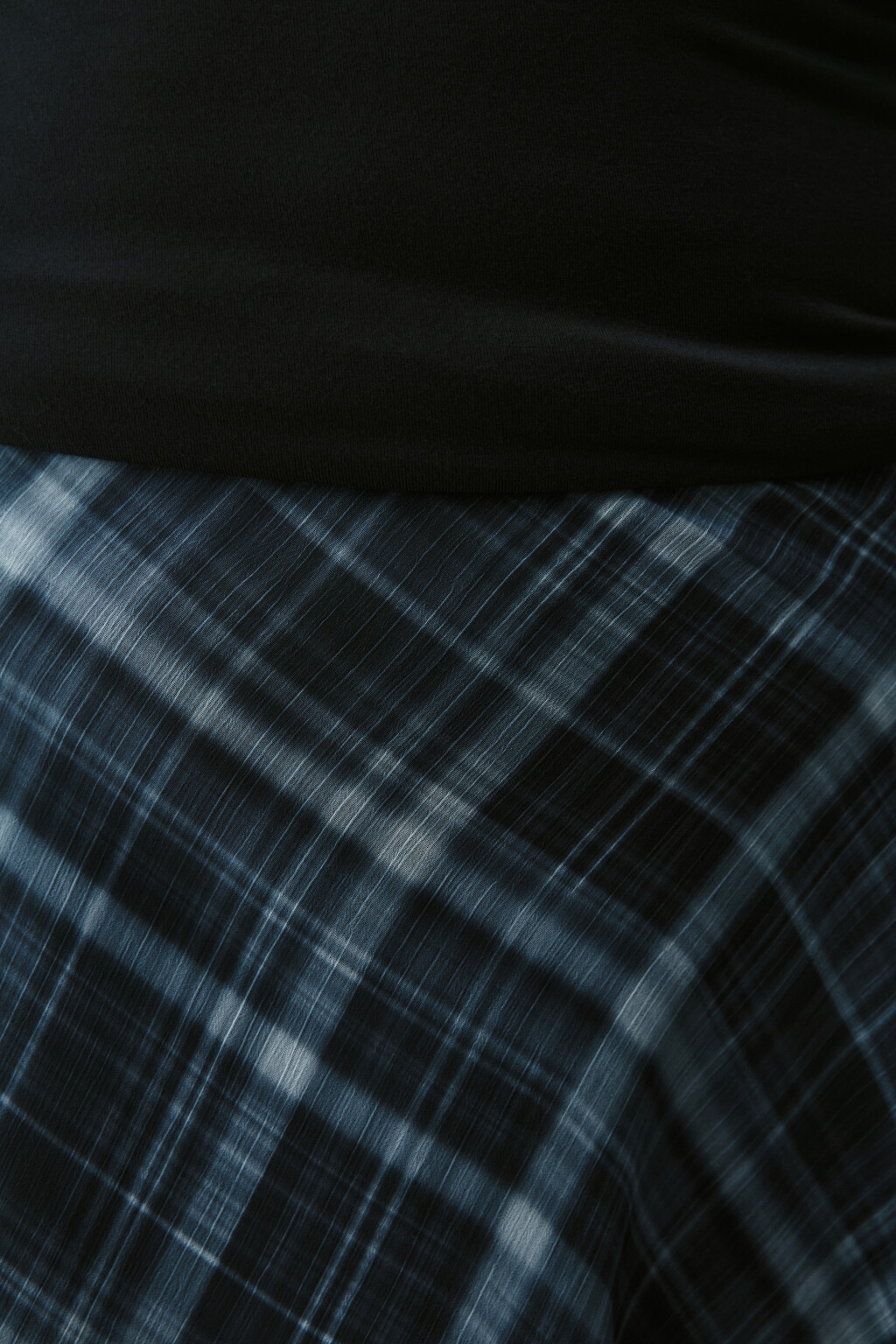 Юбка-трапеция макси с волнистым краем - цвет черный - 5