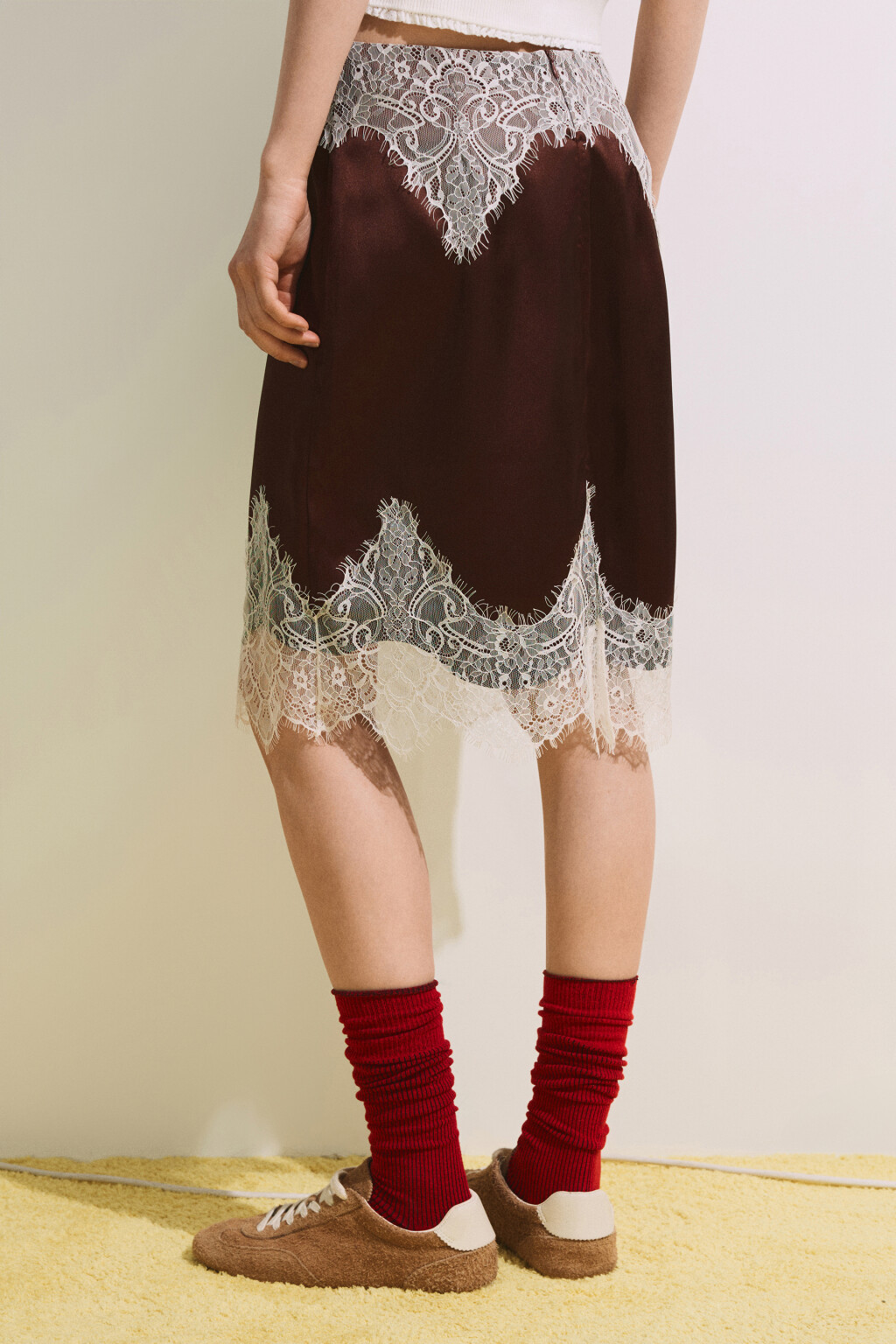 Юбка-трапеция миди с кружевом - цвет бежевый - 4