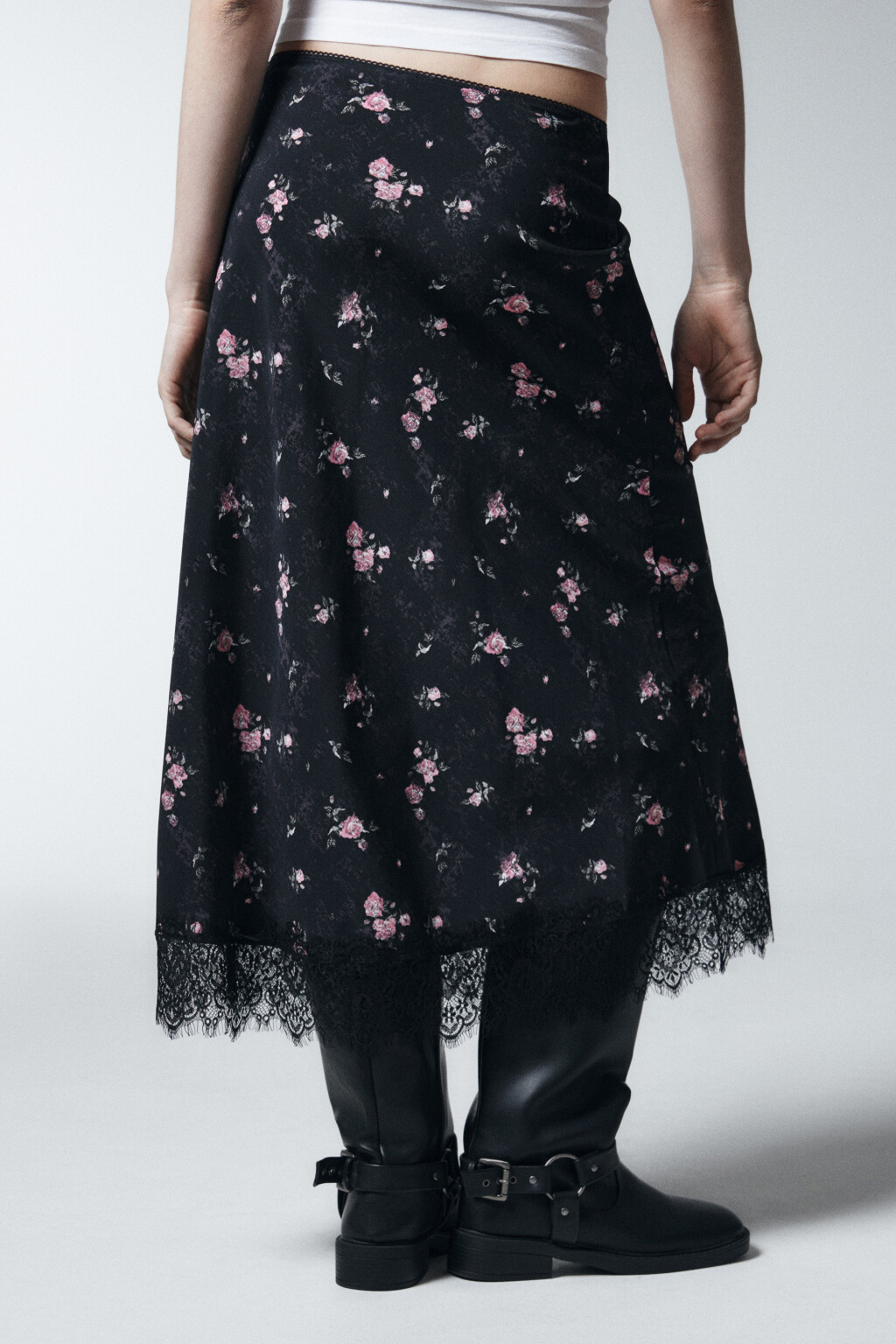 Юбка миди прямая с кружевом и принтом - цвет черный - 4