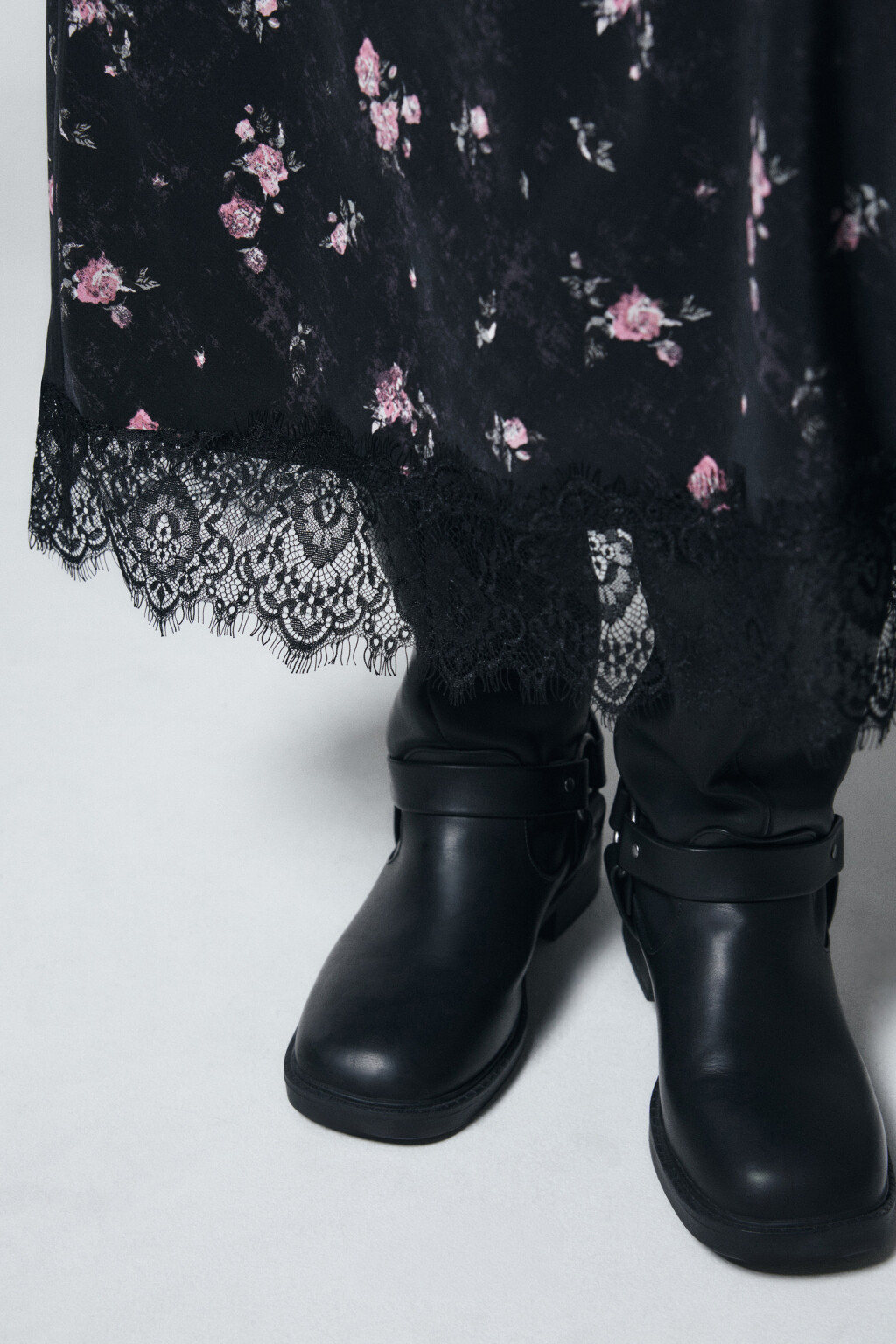 Юбка миди прямая с кружевом и принтом - цвет черный - 6