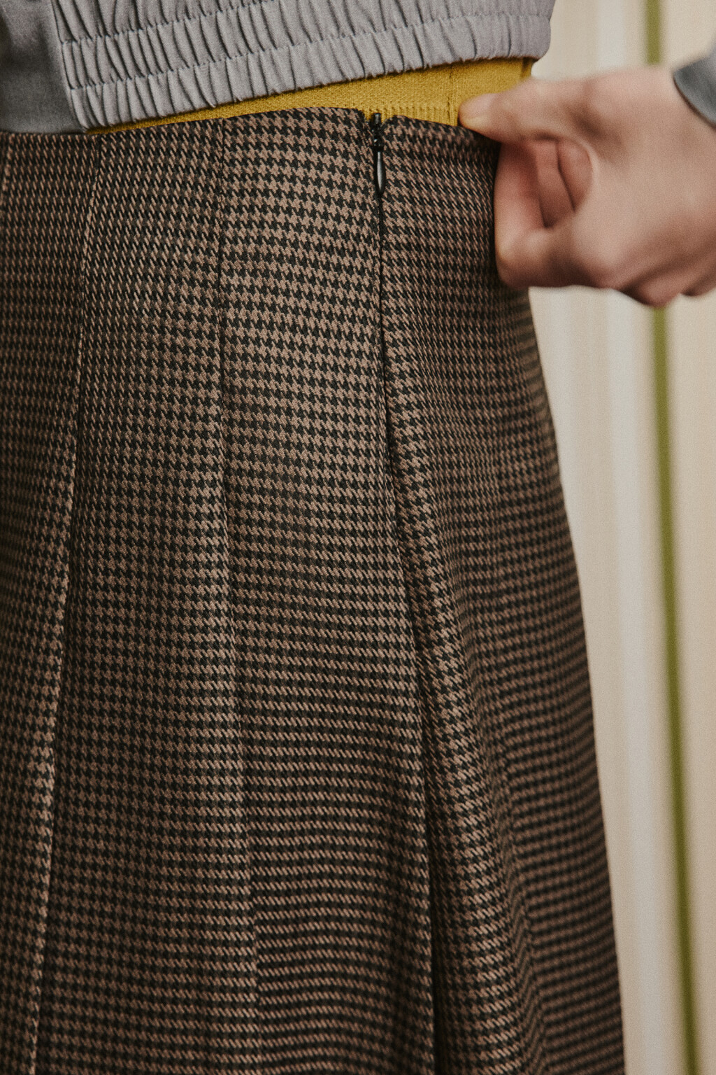 Юбка миди клетчатая в складку - цвет коричневый - 8