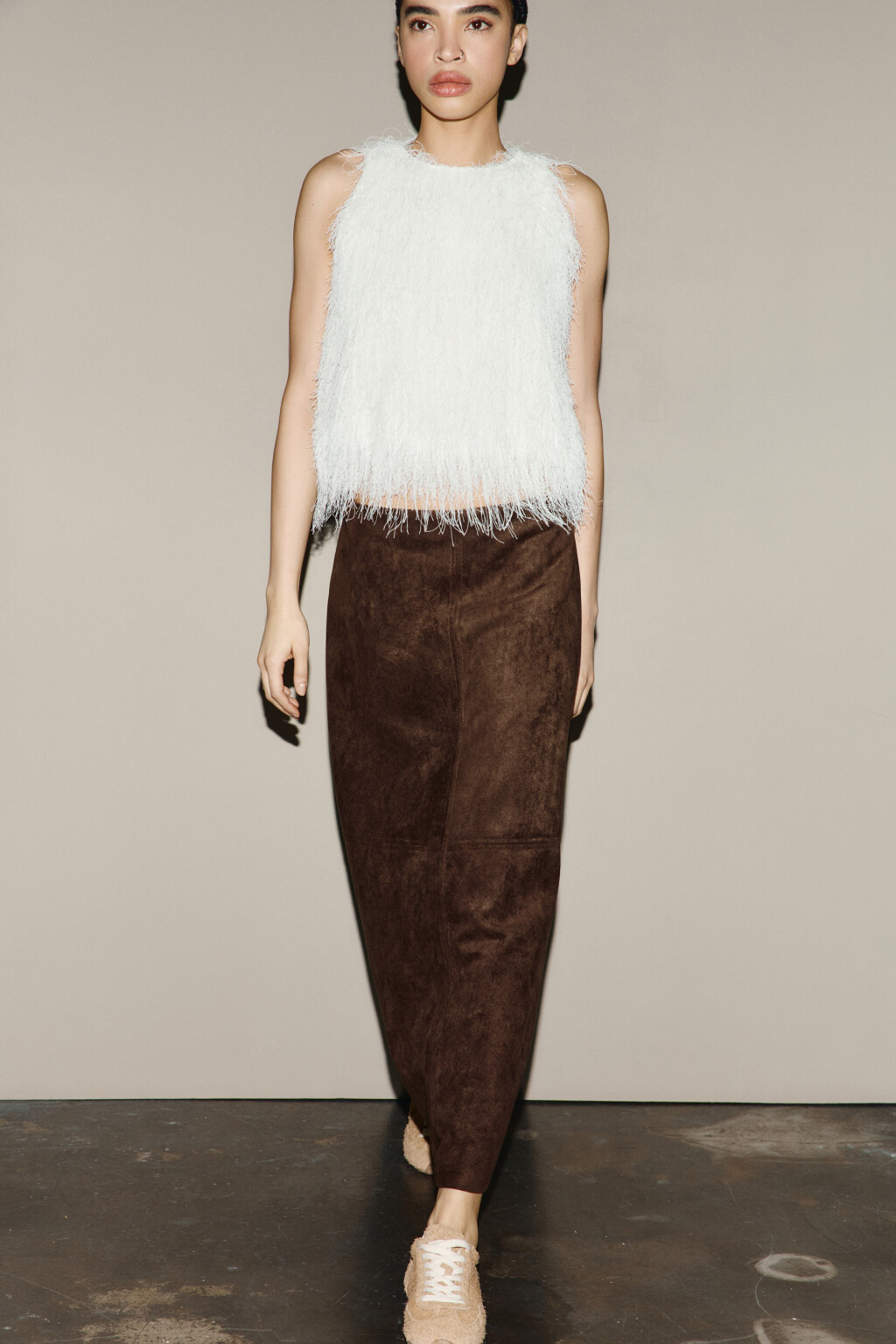 Юбка миди с замшевой фактурой - цвет коричневый - 2