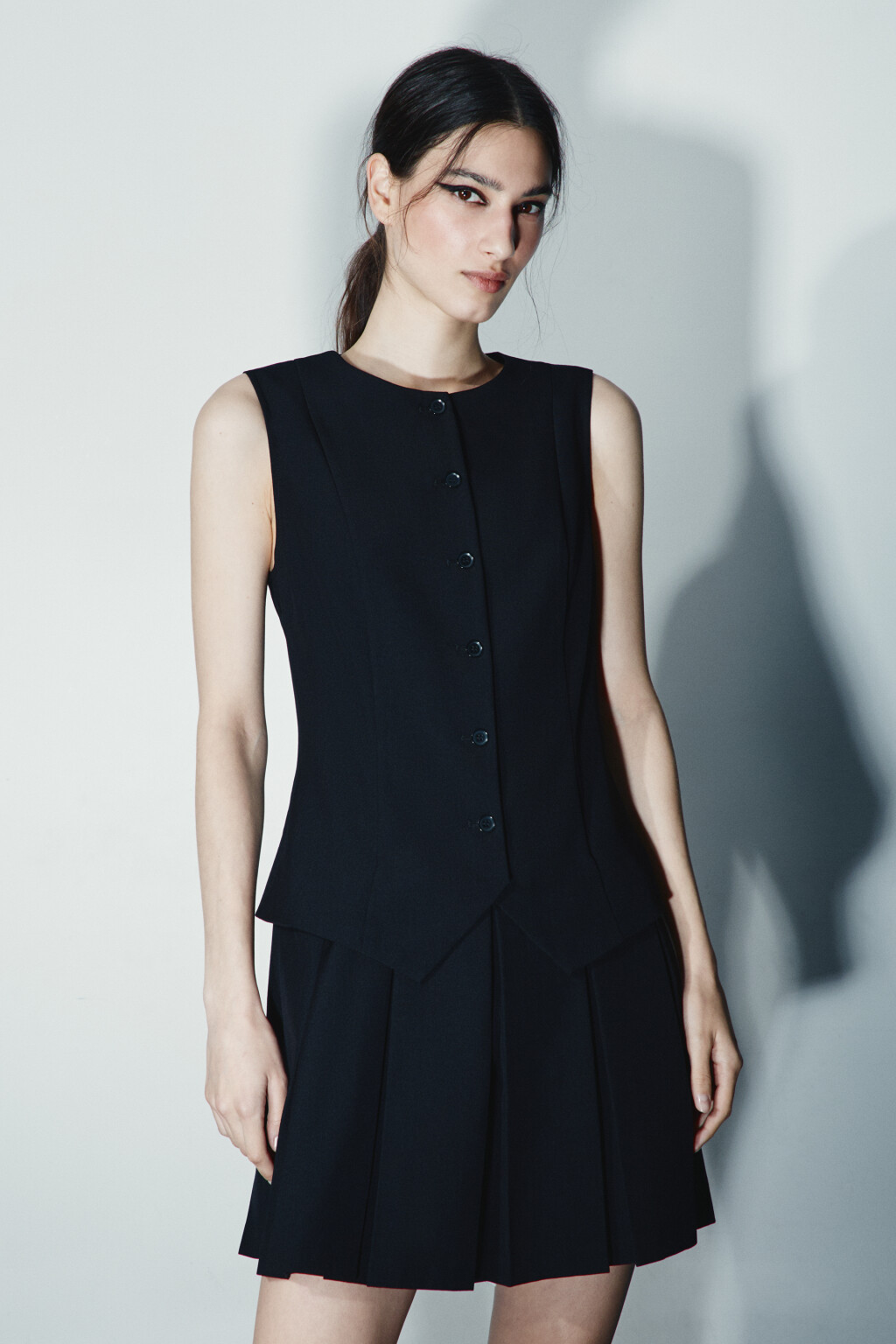Платье мини костюмное с жилеткой - цвет черный - 2
