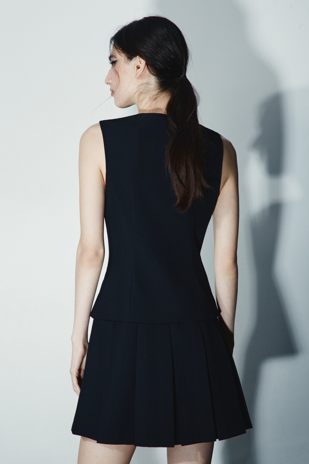 Платье мини костюмное с жилеткой - цвет черный - 3