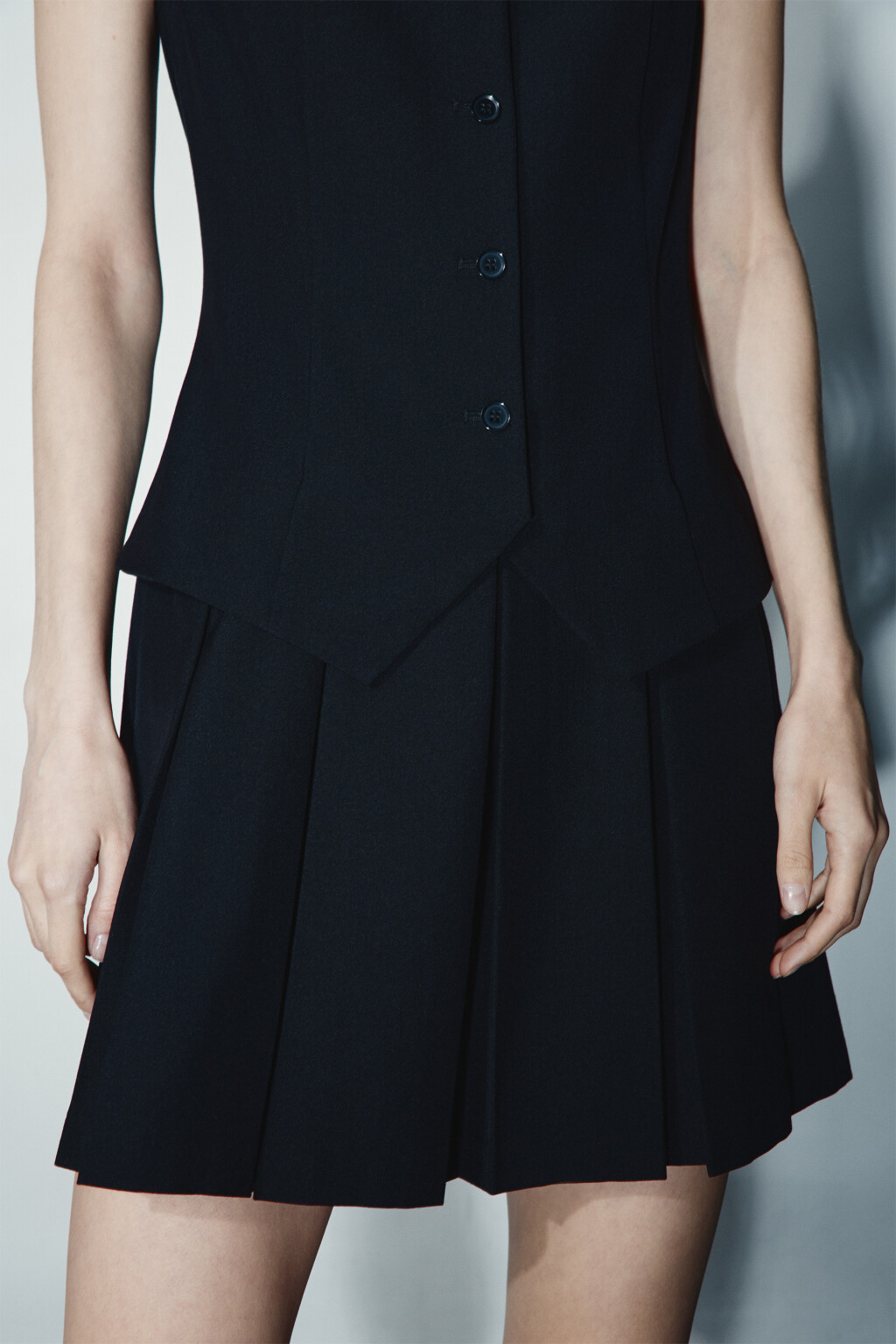 Платье мини костюмное с жилеткой - цвет черный - 6