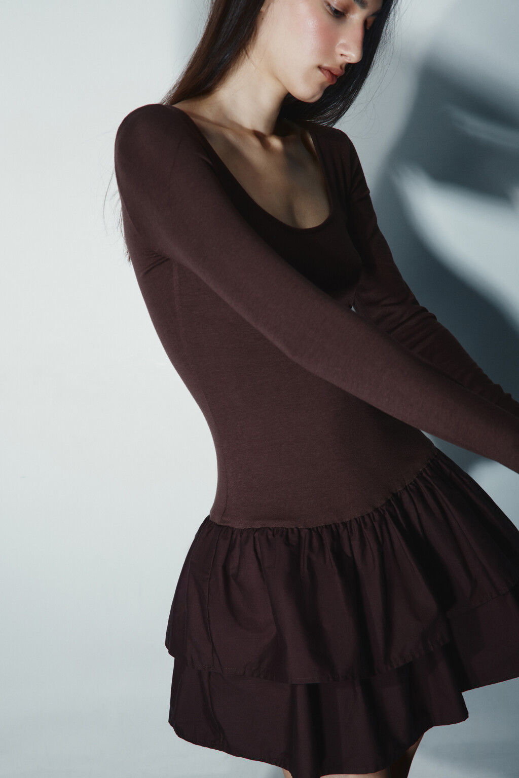 Платье мини с воланами - цвет коричневый - 1