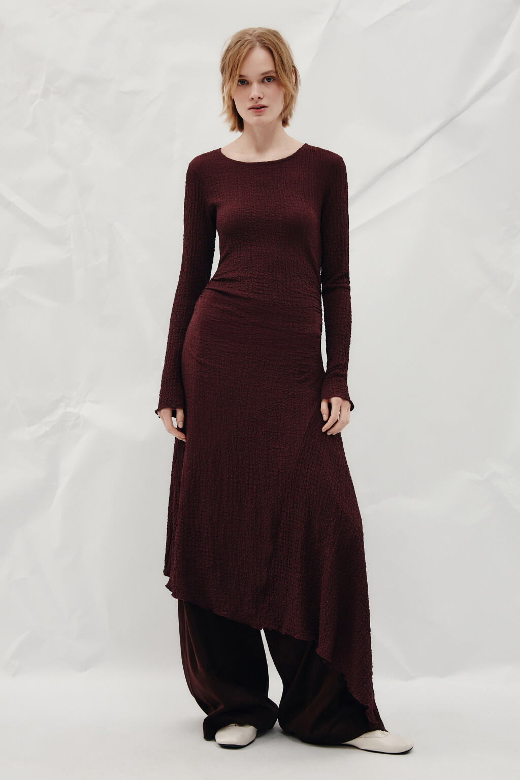 Платье макси асимметричное из жатой ткани - цвет красный - 5