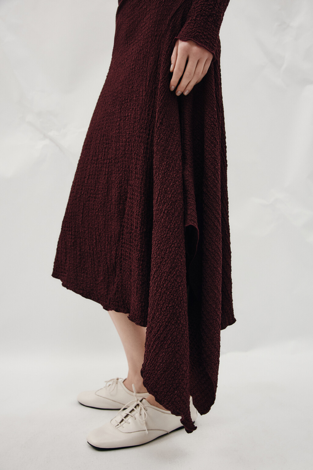 Платье макси асимметричное из жатой ткани - цвет красный - 7