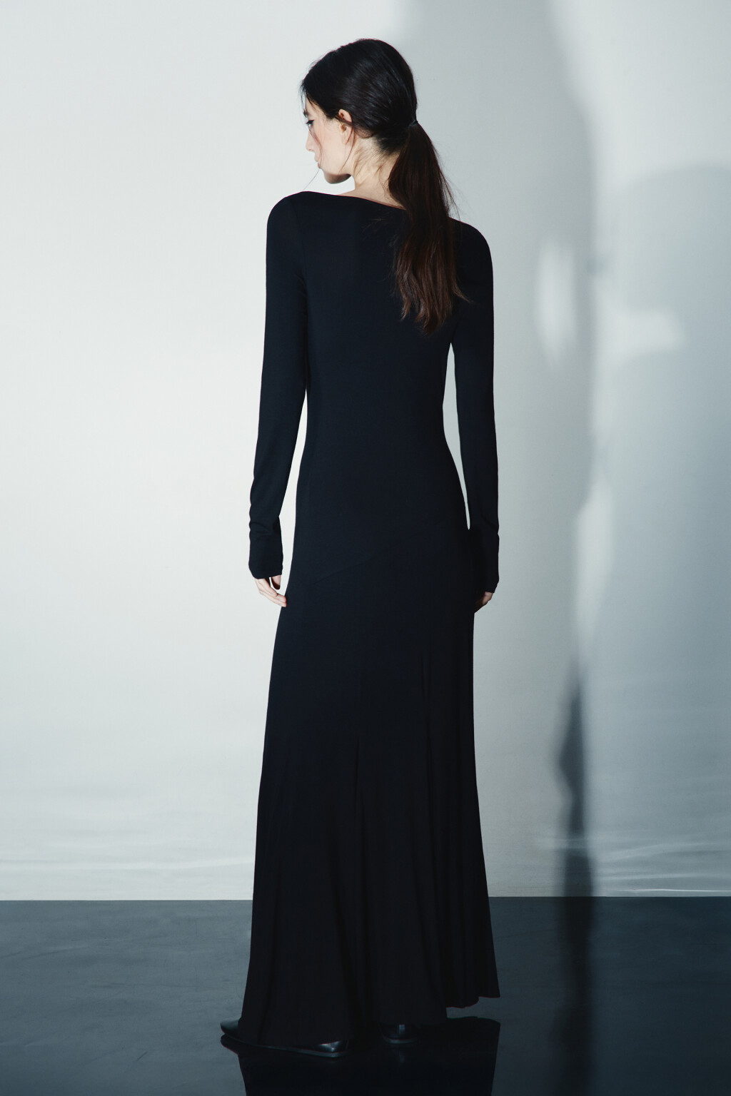 Платье-футляр макси - цвет черный - 4