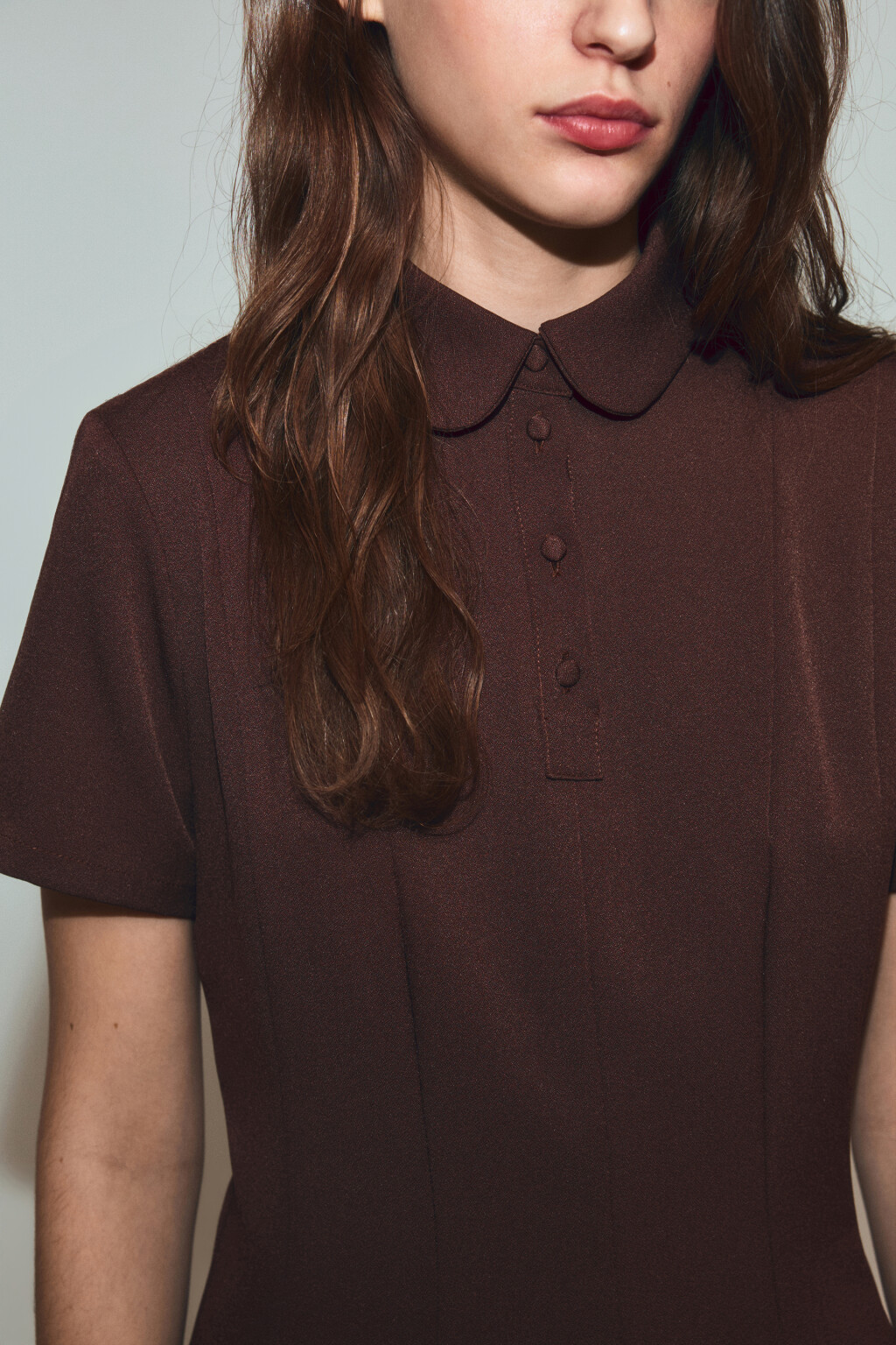 Платье мини с клиньями и округлым воротником - цвет коричневый - 5