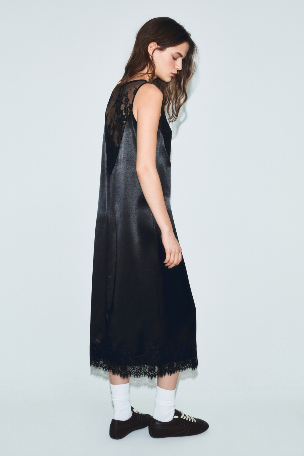 Платье миди атласное с кружевом - цвет черный - 3