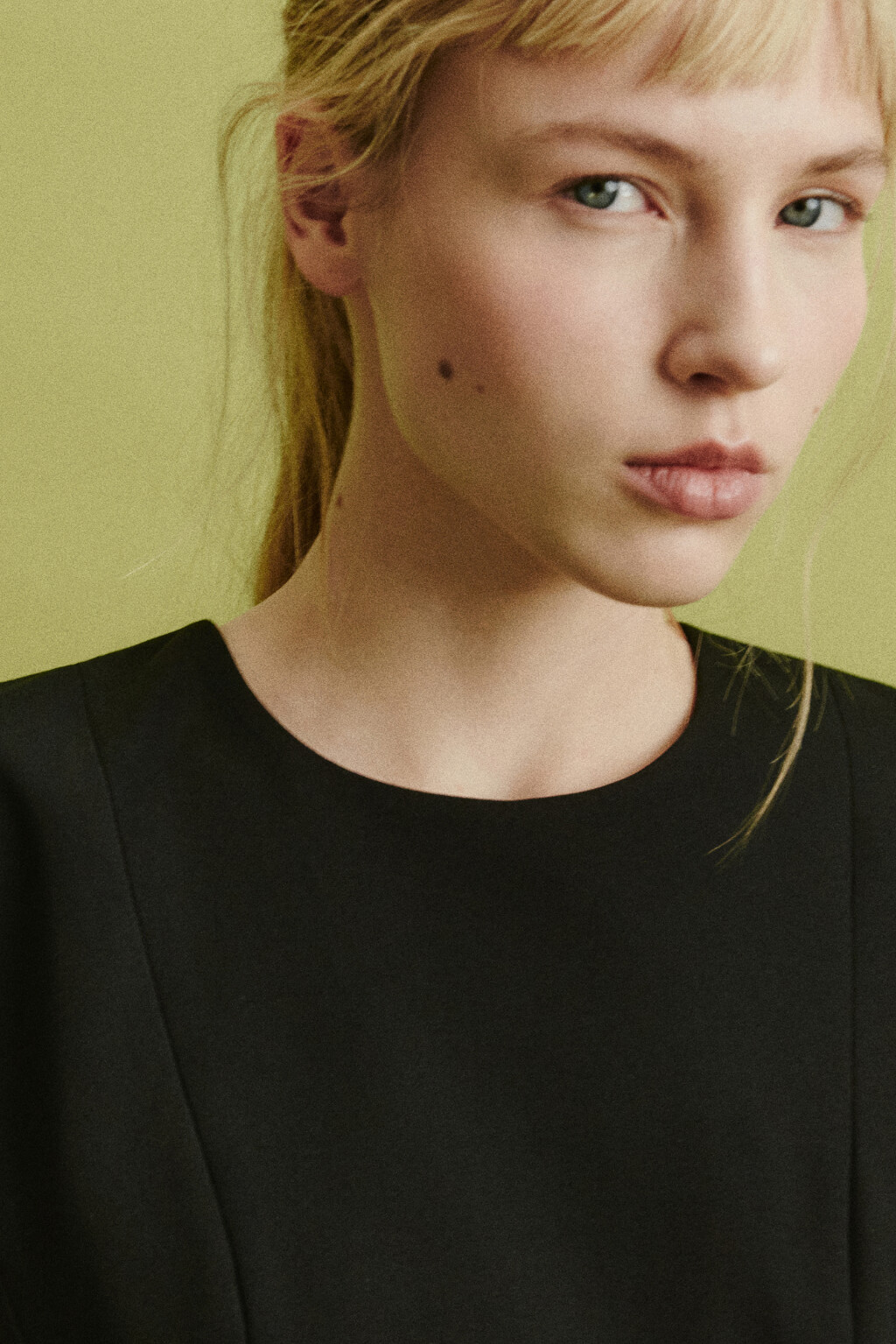 Платье мини из костюмной ткани - цвет черный - 6