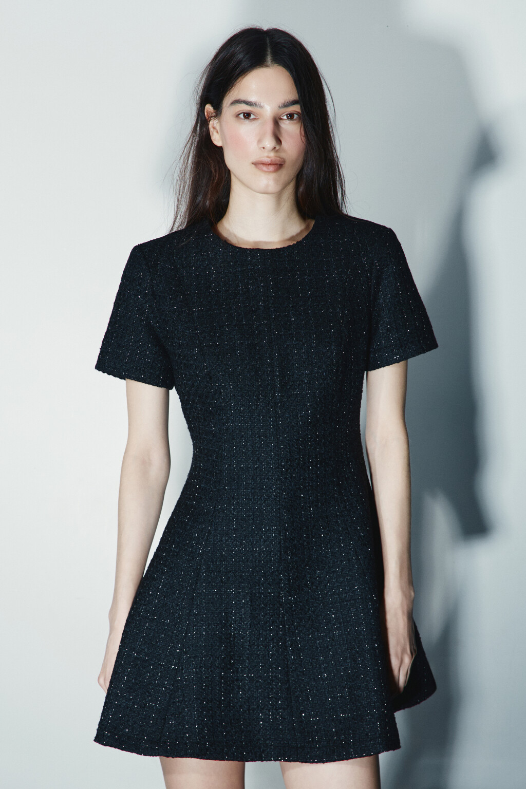 Платье мини приталенное твидовое - цвет черный - 2
