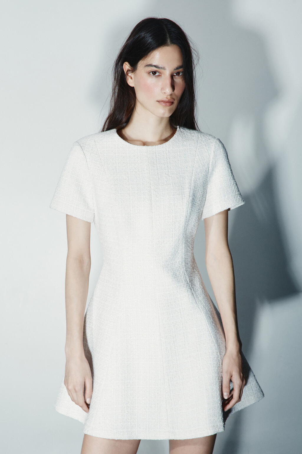 Платье мини приталенное твидовое - цвет молочный - 2