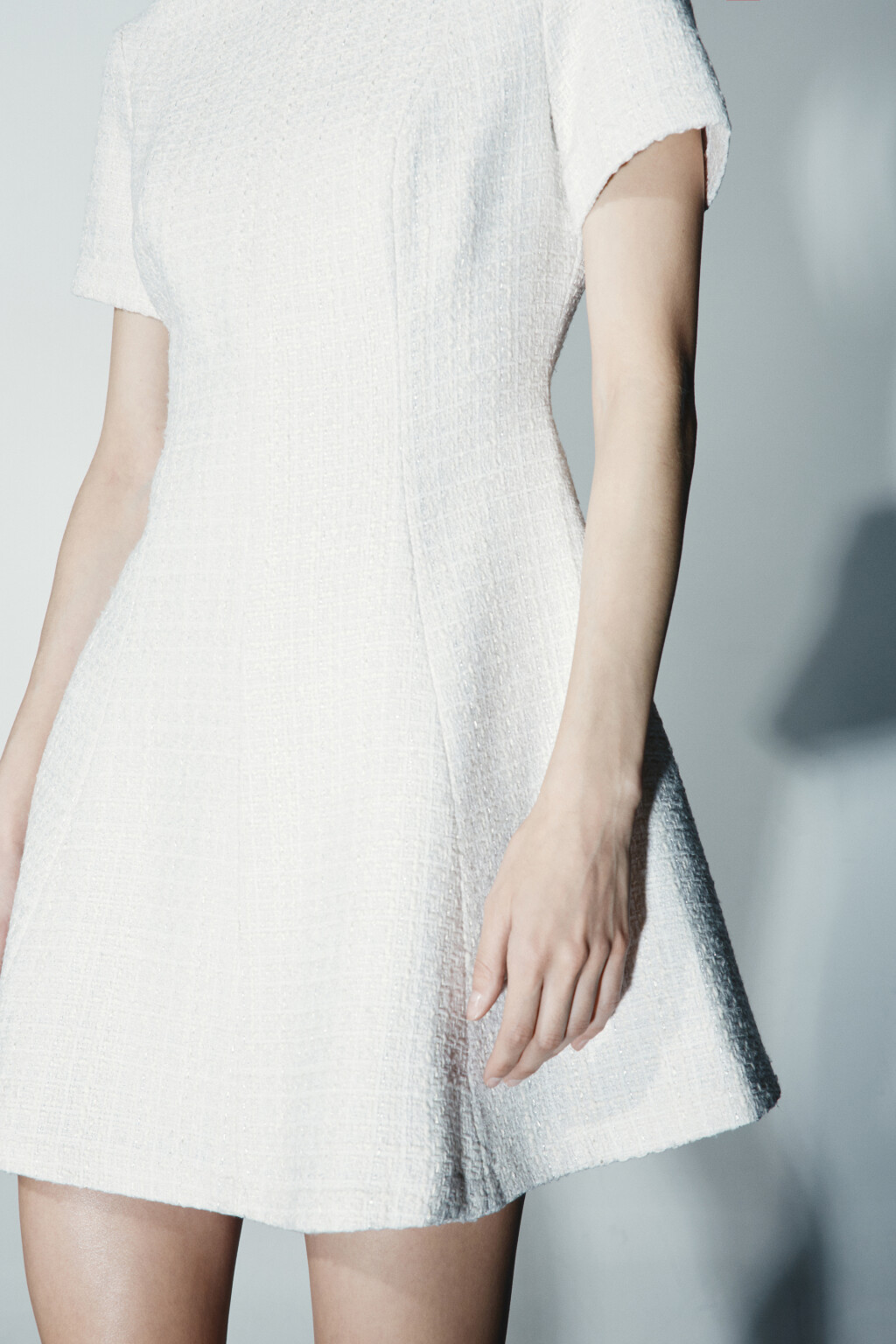 Платье мини приталенное твидовое - цвет молочный - 6