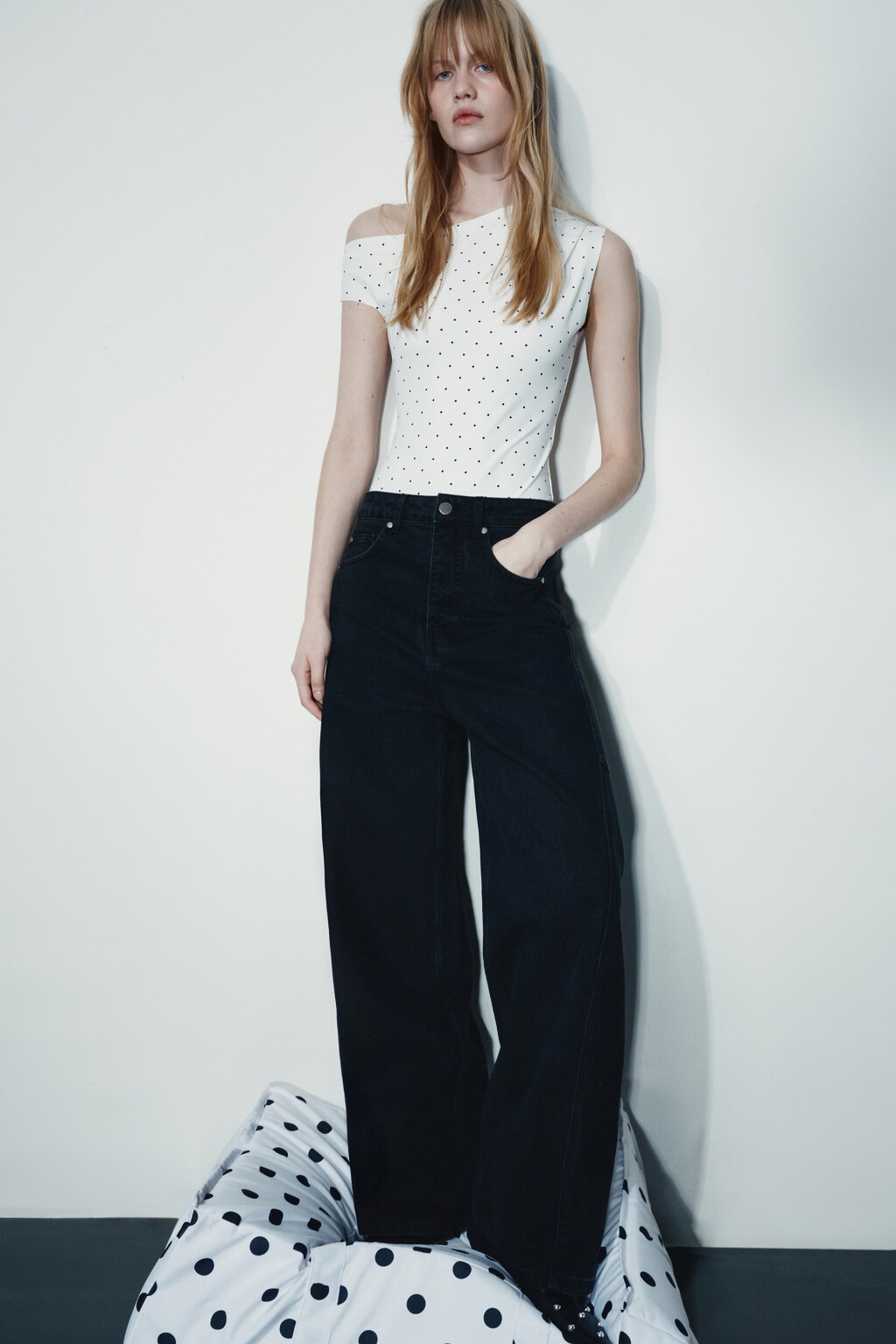 Блузка-боди с открытым плечом - цвет бежевый - 1