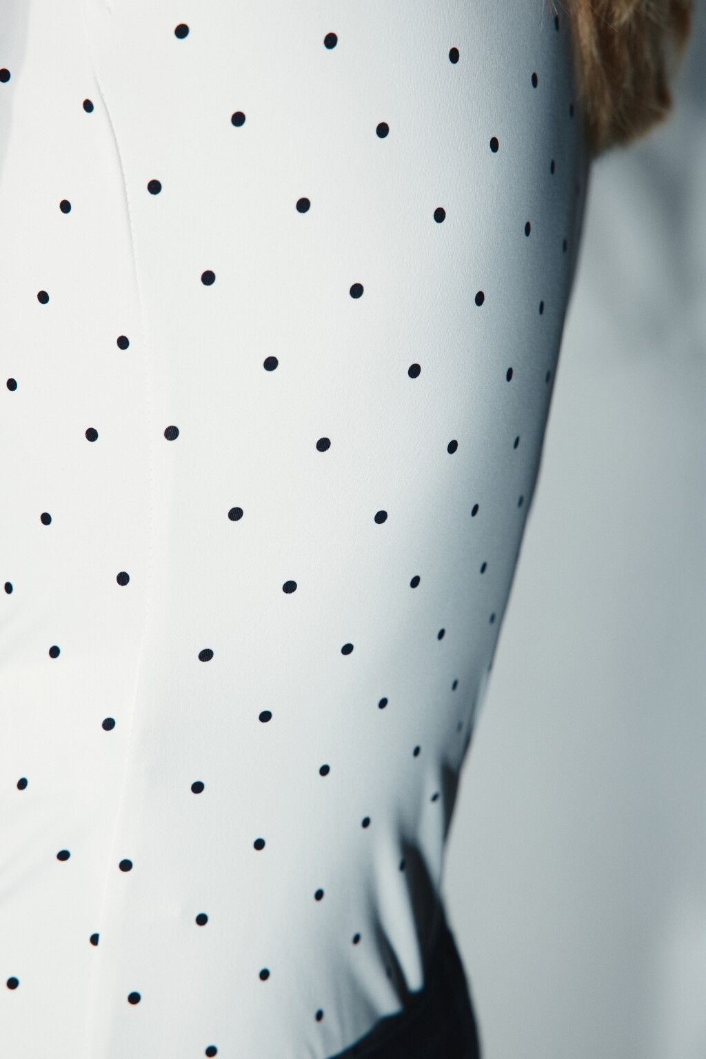 Блузка-боди с открытым плечом - цвет бежевый - 6