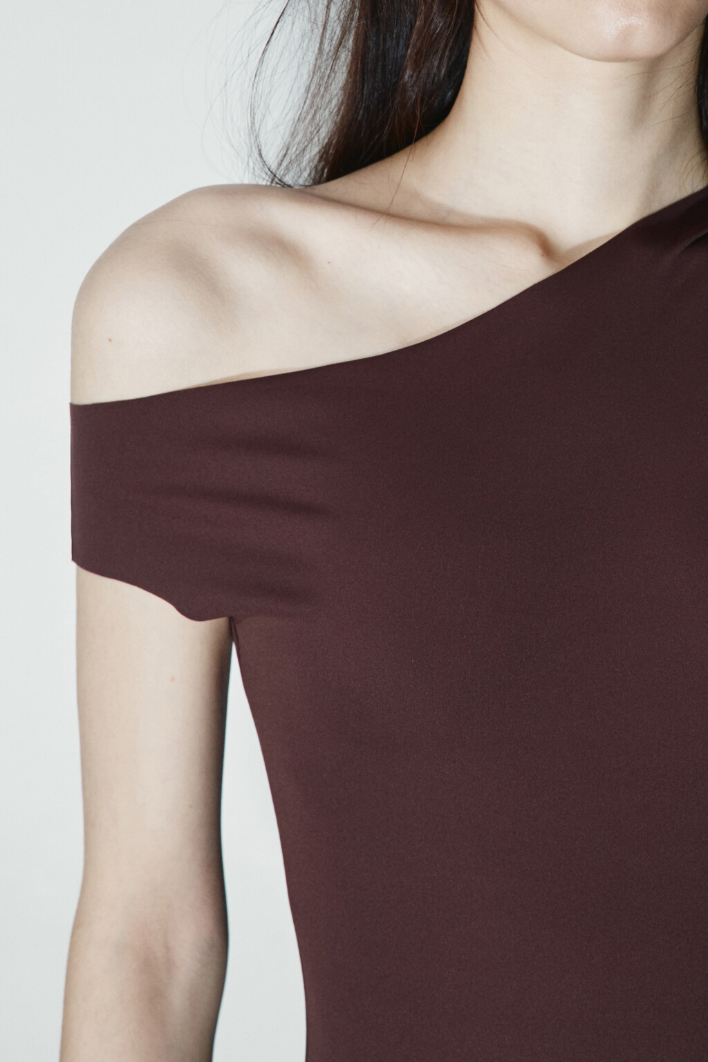 Блузка-боди с открытым плечом - цвет коричневый - 7