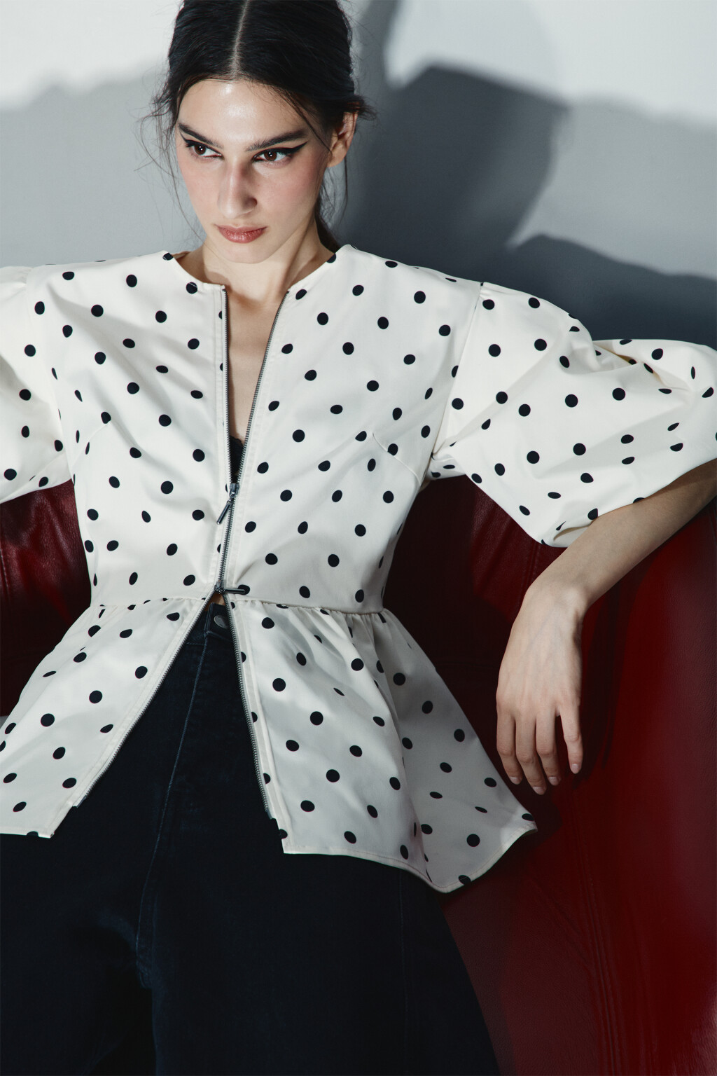 Блузка с баской и пышными рукавами - цвет бежевый - 2