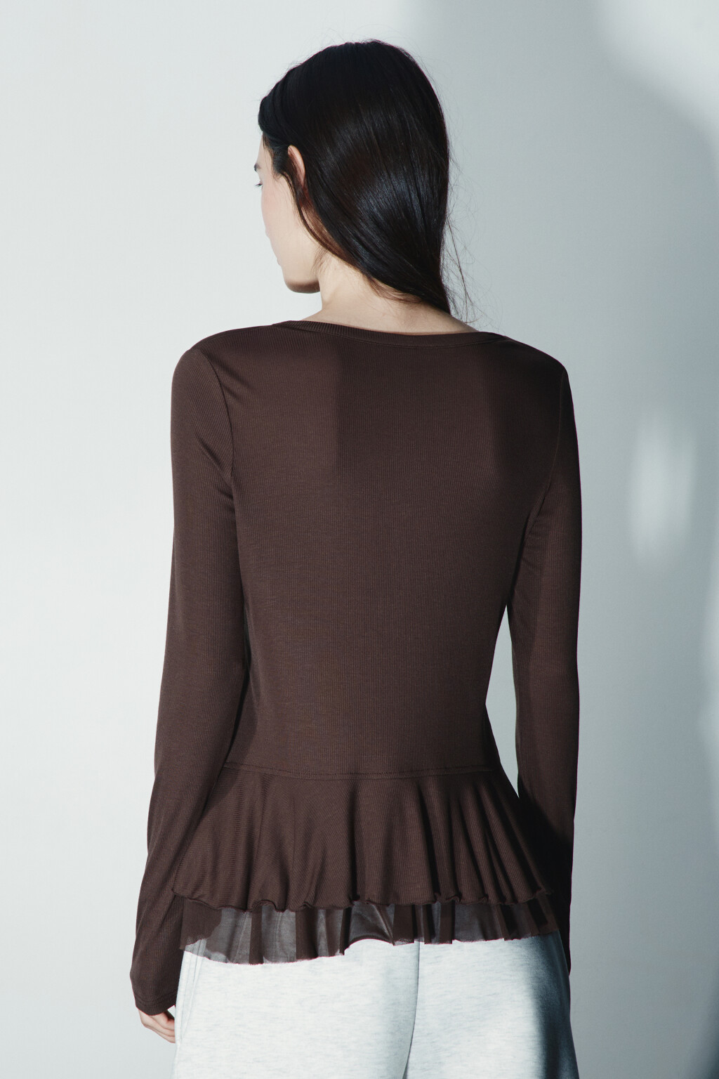 Лонгслив с сетчатой баской - цвет коричневый - 3