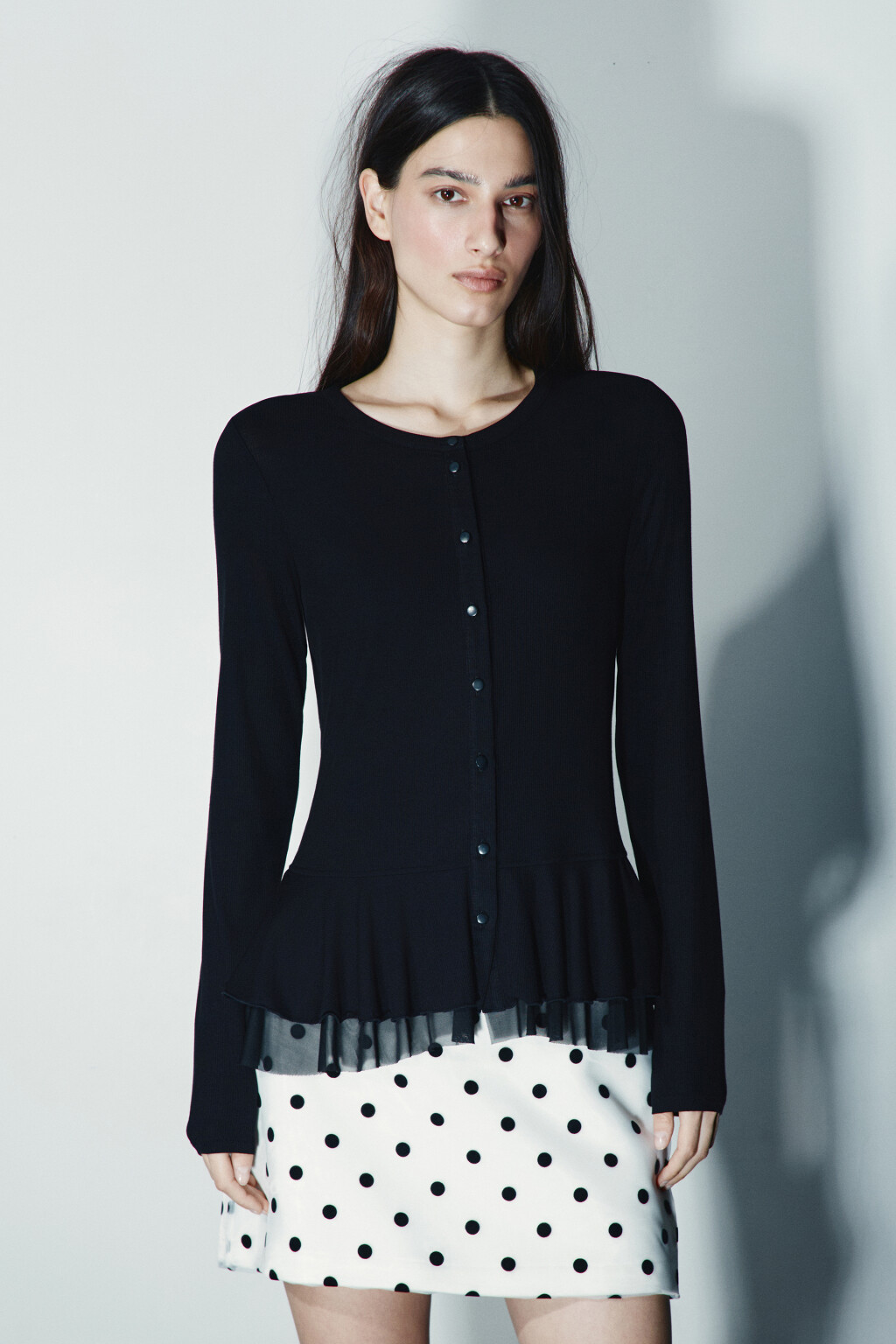 Лонгслив с сетчатой баской - цвет черный - 3