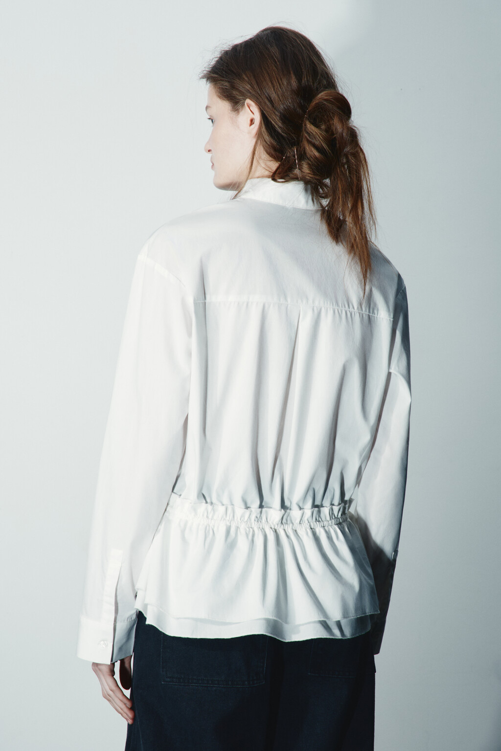 Рубашка с баской на завязке - цвет белый - 3