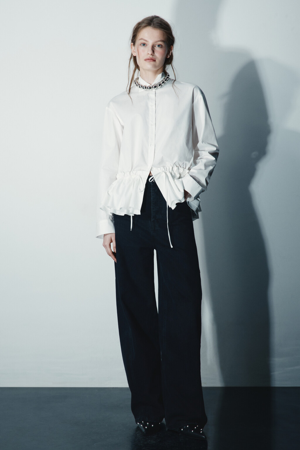 Рубашка с баской на завязке - цвет белый - 4