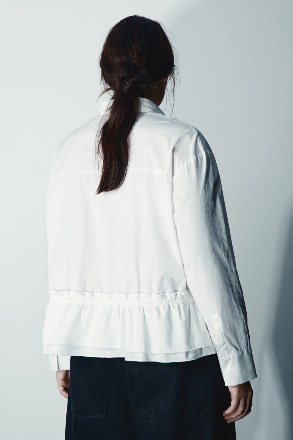 Рубашка с баской на завязке - цвет белый - 3