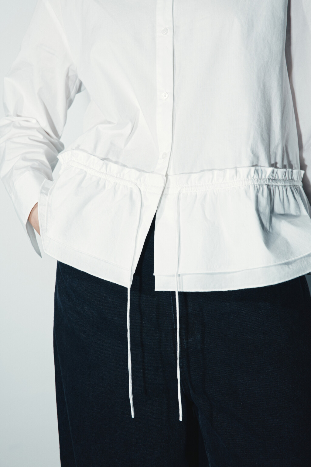 Рубашка с баской на завязке - цвет белый - 6