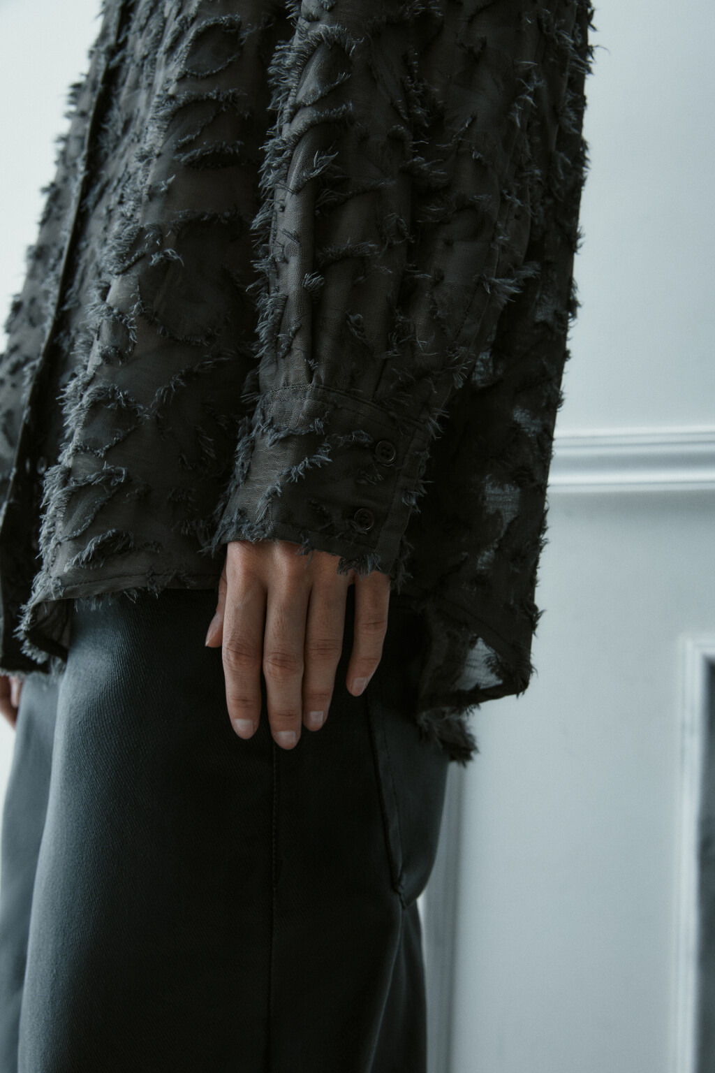 Рубашка рваная из шифона - цвет серый - 6