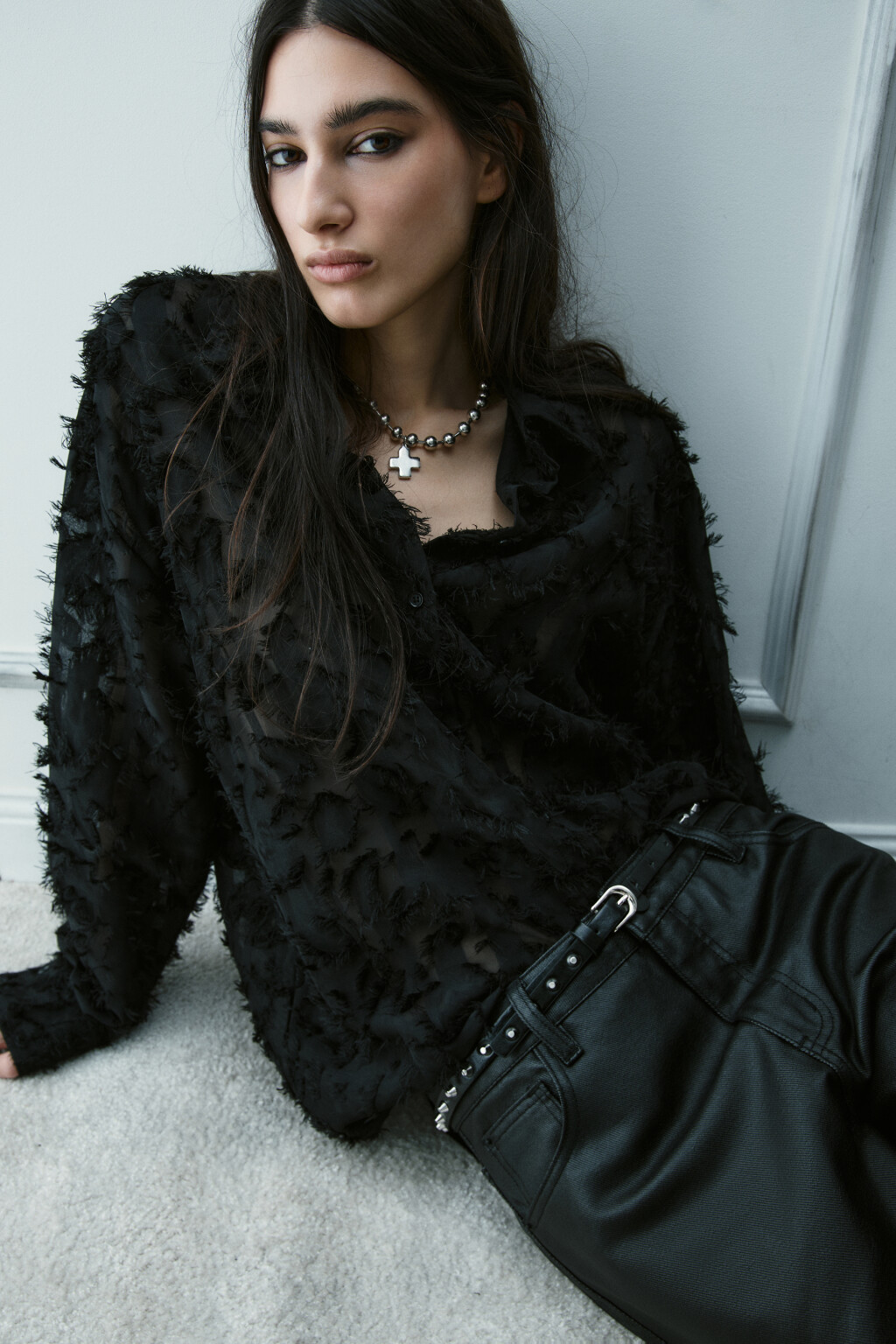 Рубашка рваная из шифона - цвет черный - 1