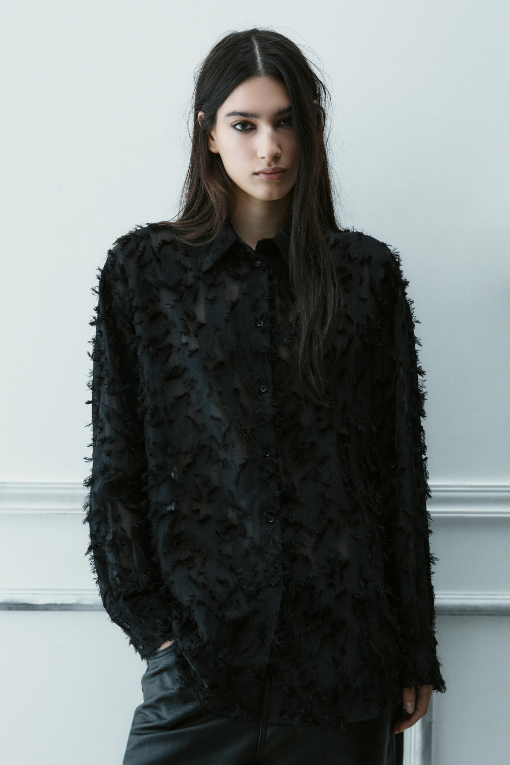 Рубашка рваная из шифона - цвет черный - 2