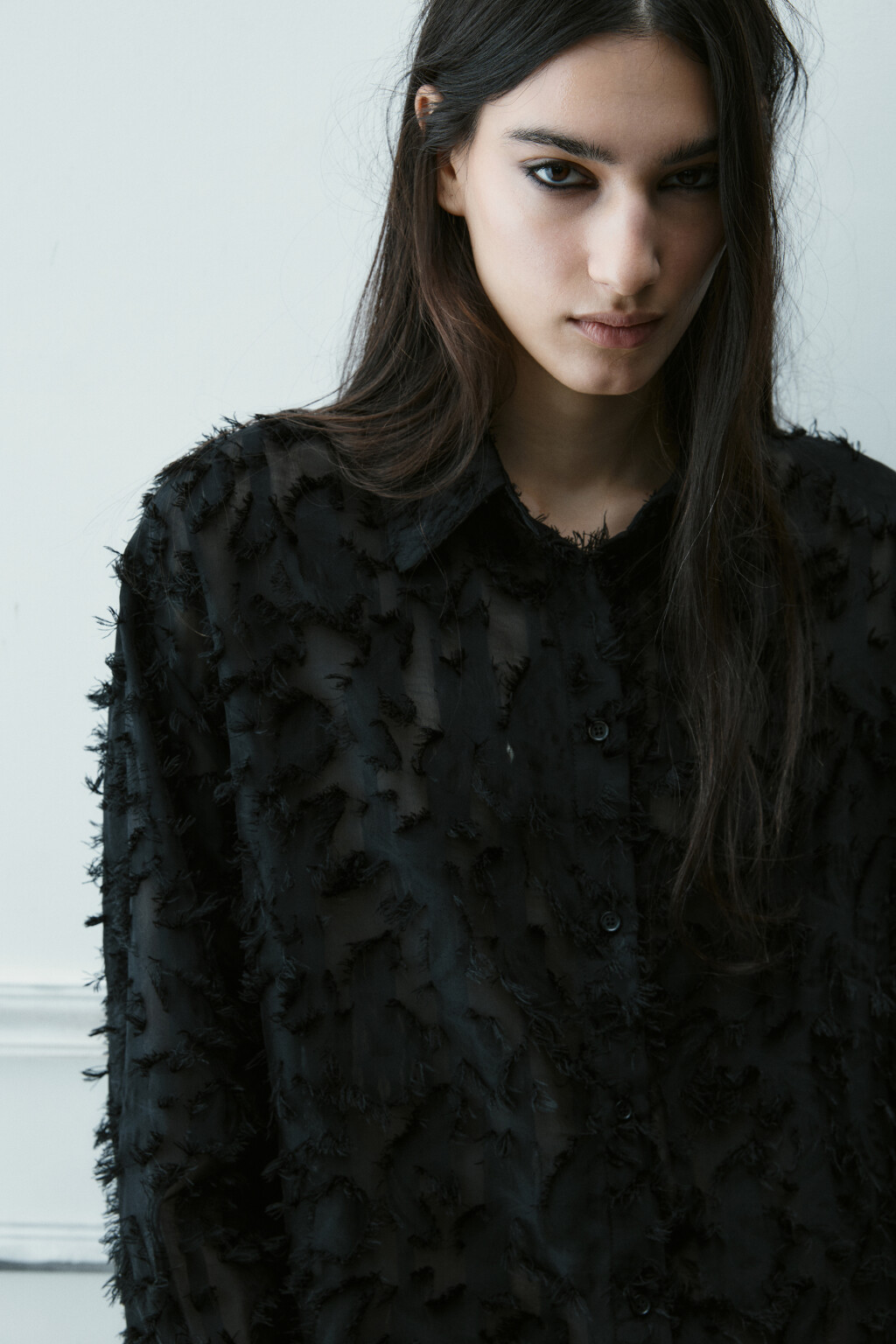 Рубашка рваная из шифона - цвет черный - 5