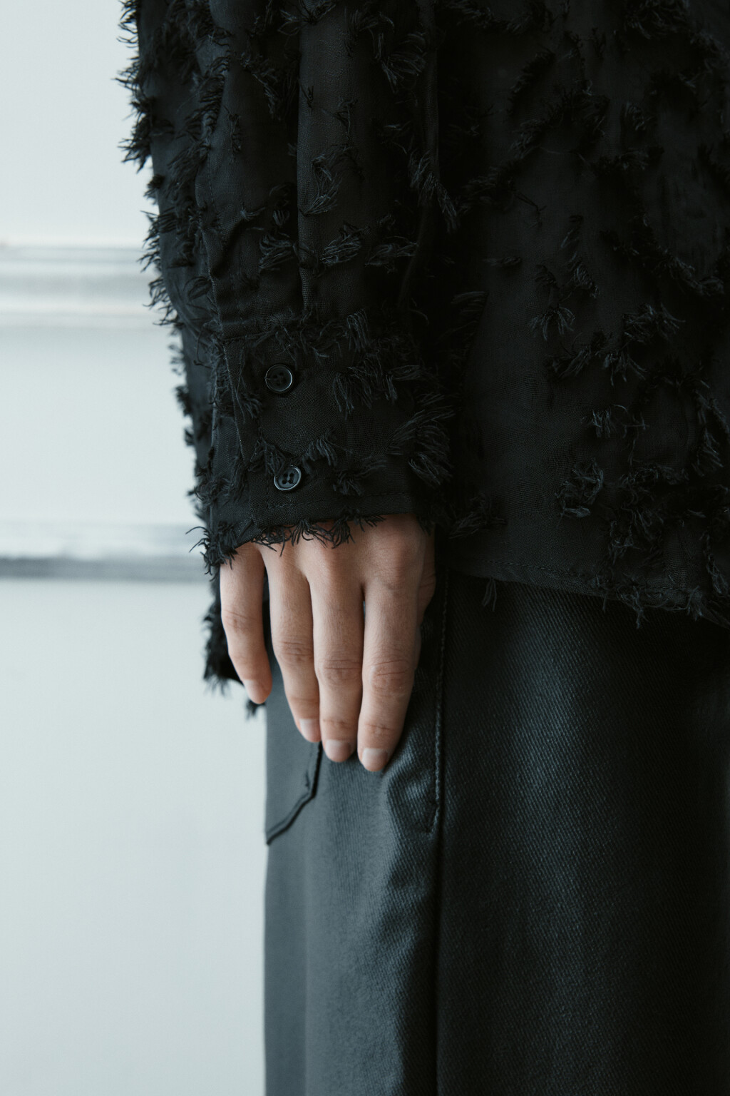 Рубашка рваная из шифона - цвет черный - 6