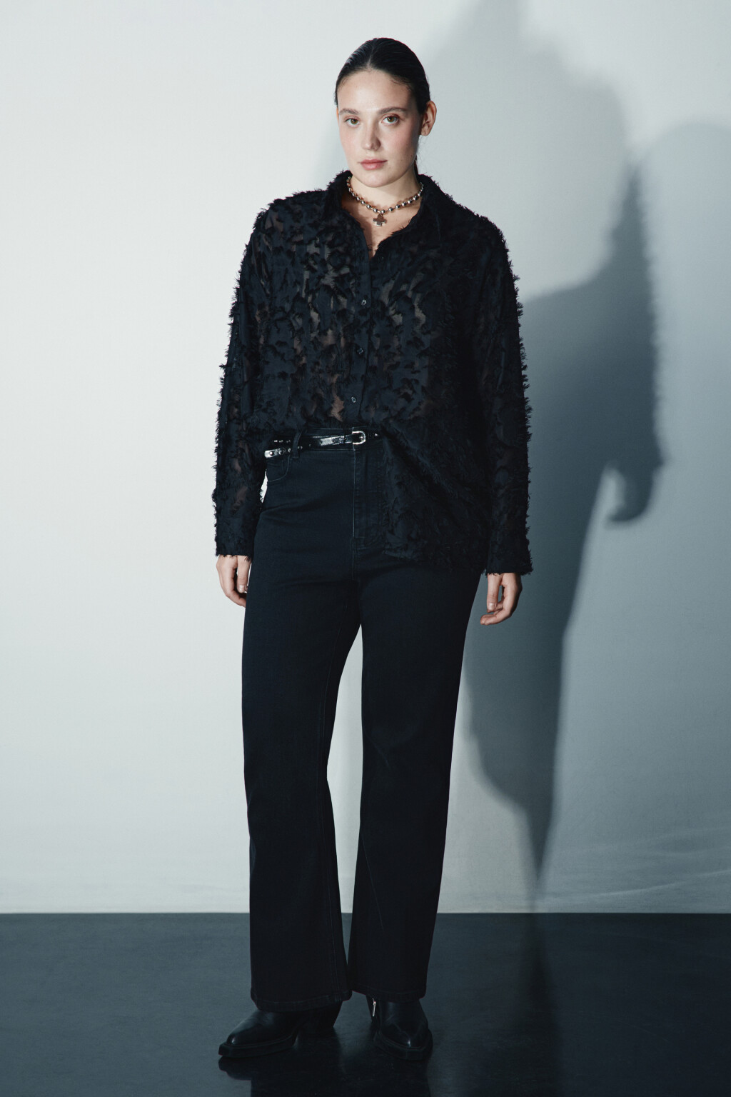 Рубашка рваная из шифона - цвет черный - 2