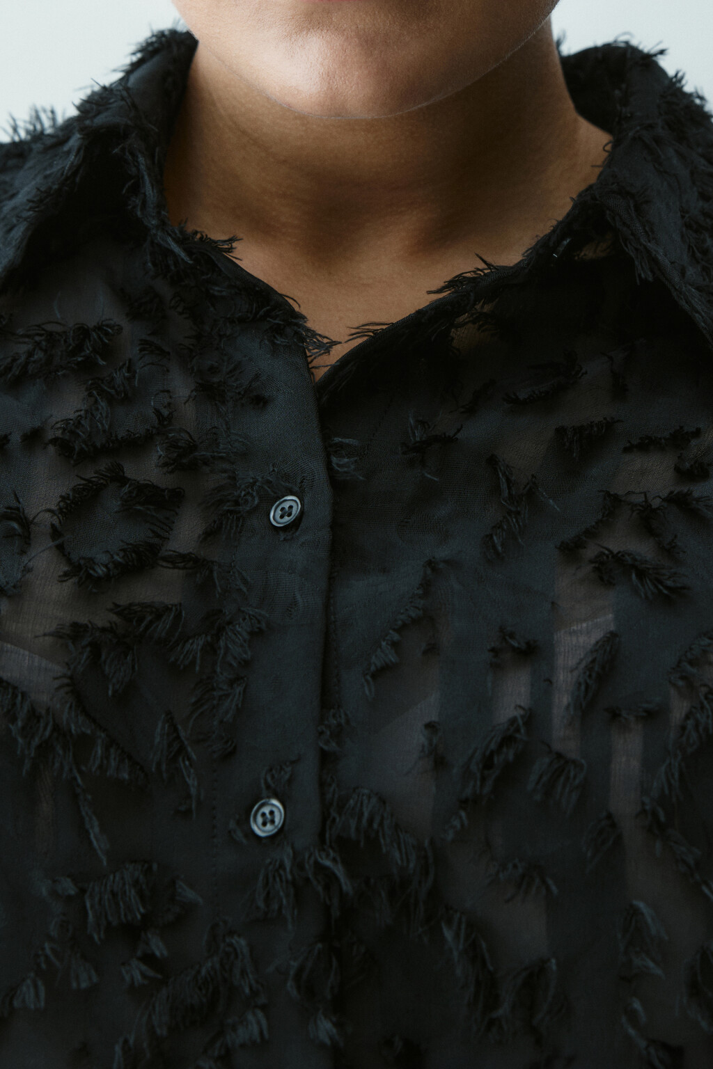 Рубашка рваная из шифона - цвет черный - 6