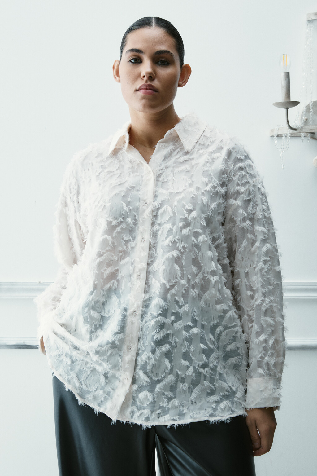 Рубашка рваная из шифона - цвет молочный - 5