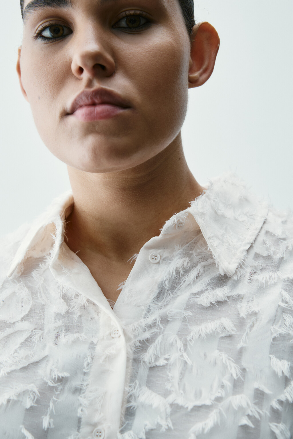 Рубашка рваная из шифона - цвет молочный - 8