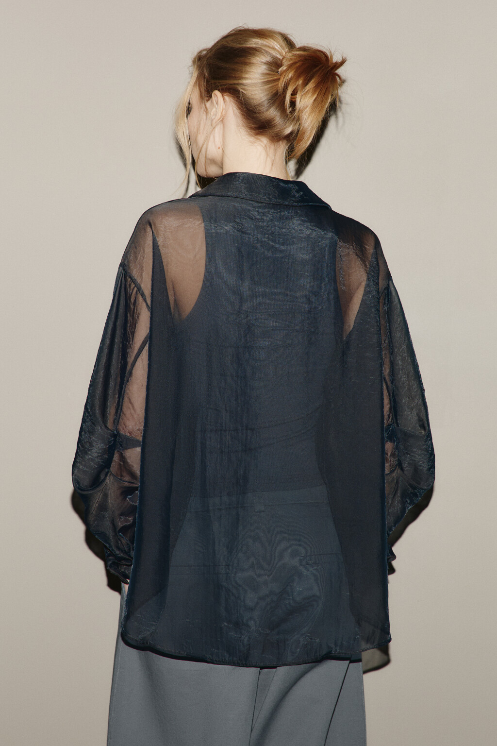 Набор рубашка oversize прозрачная с майкой - цвет серый - 3