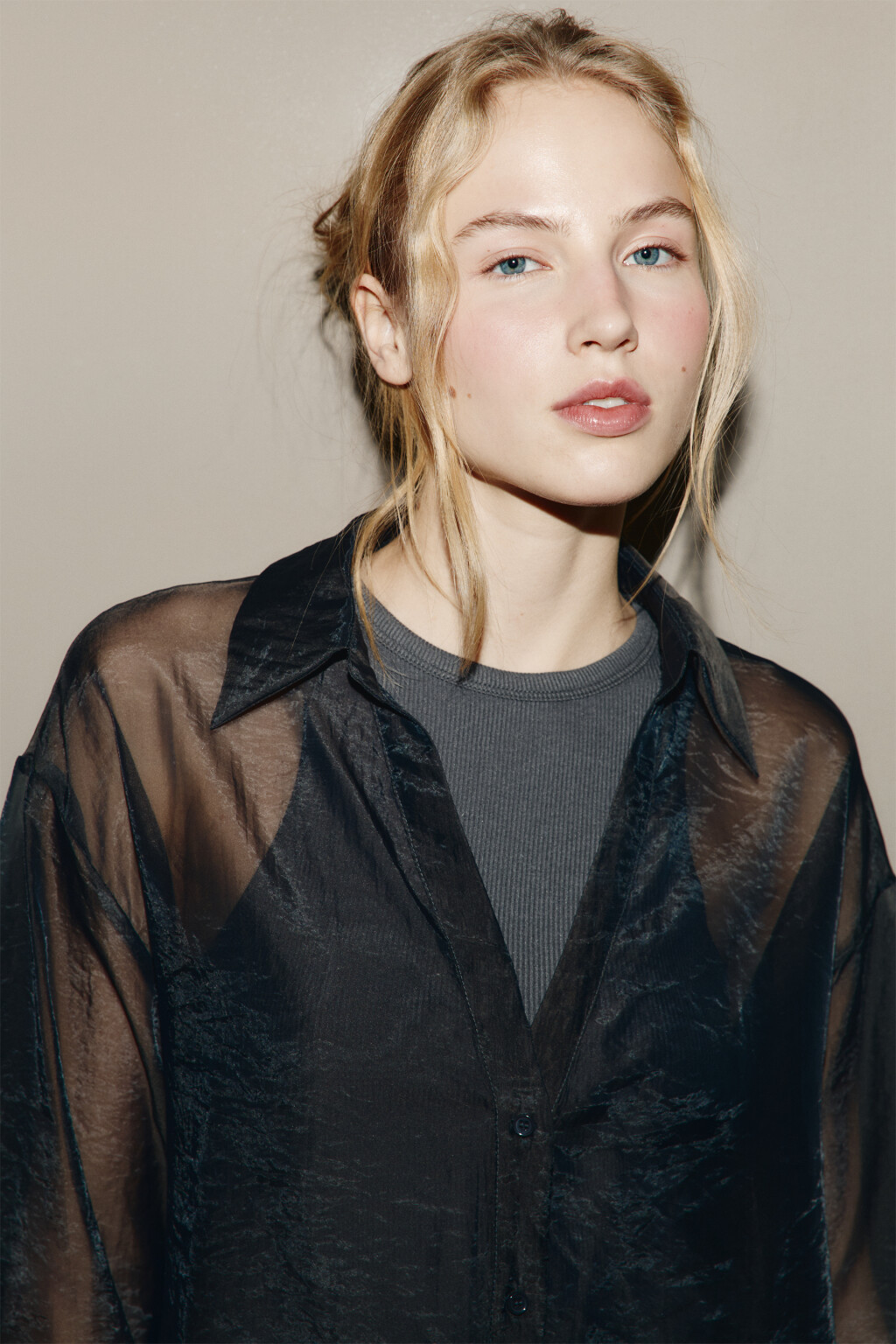 Набор рубашка oversize прозрачная с майкой - цвет серый - 5