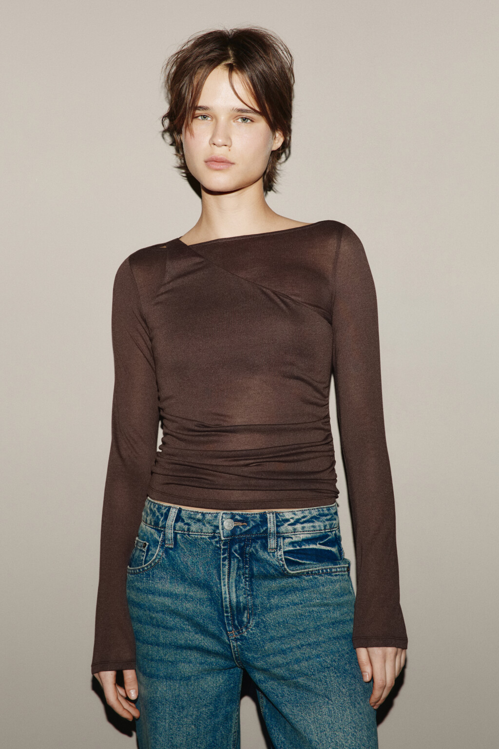 Лонгслив двухслойный с драпировкой - цвет коричневый - 2