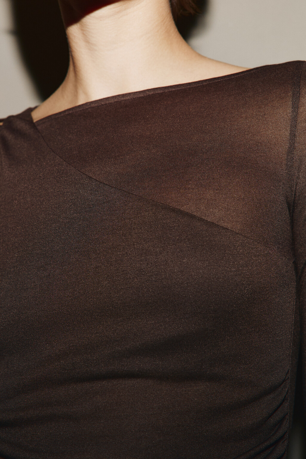 Лонгслив двухслойный с драпировкой - цвет коричневый - 5